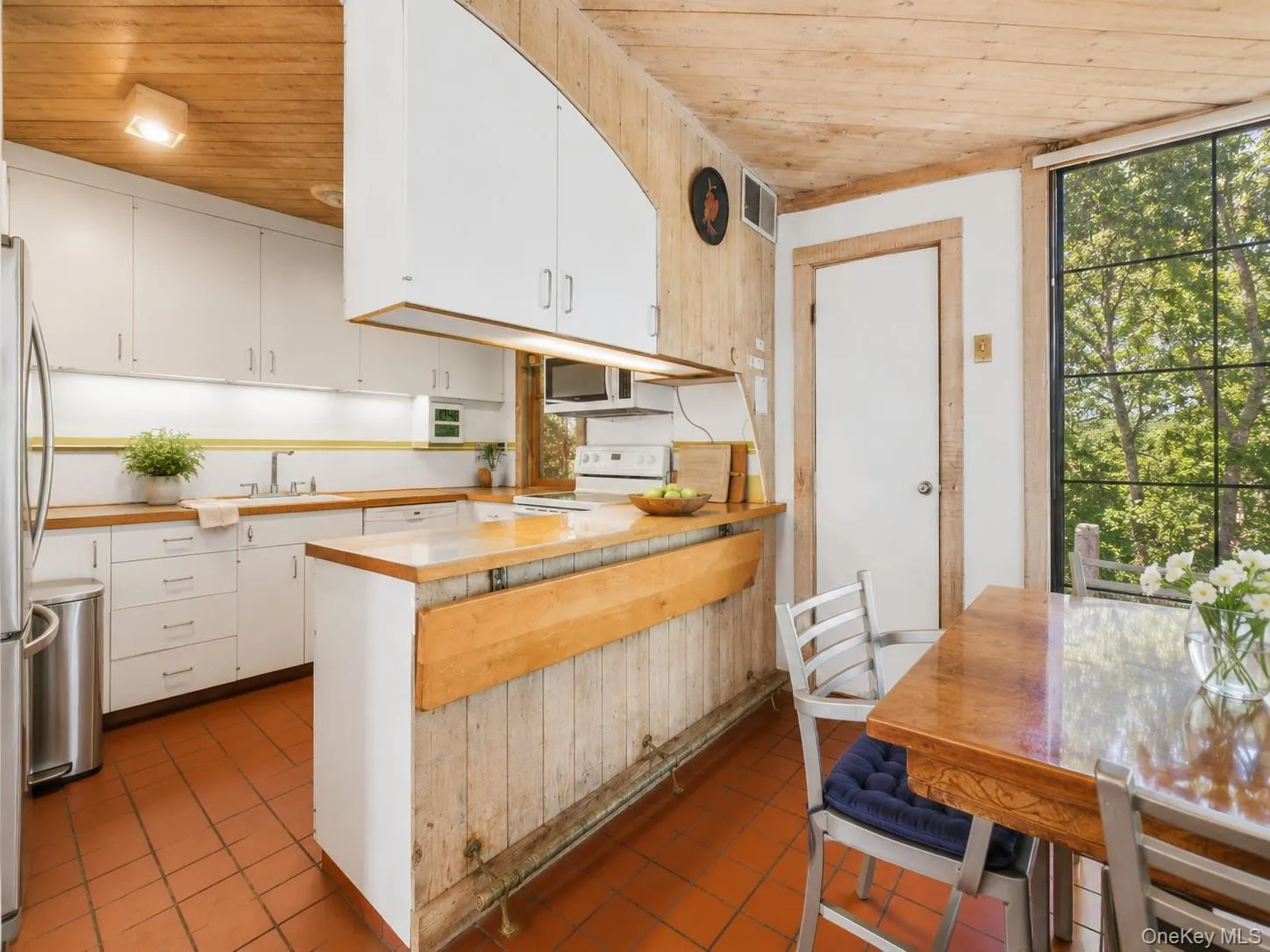 Open Kitchen to Breakfast area with floor to ceiling windows with tons of natural light Open Kitchen to Breakfast area with floor to ceiling windows with tons of natural light