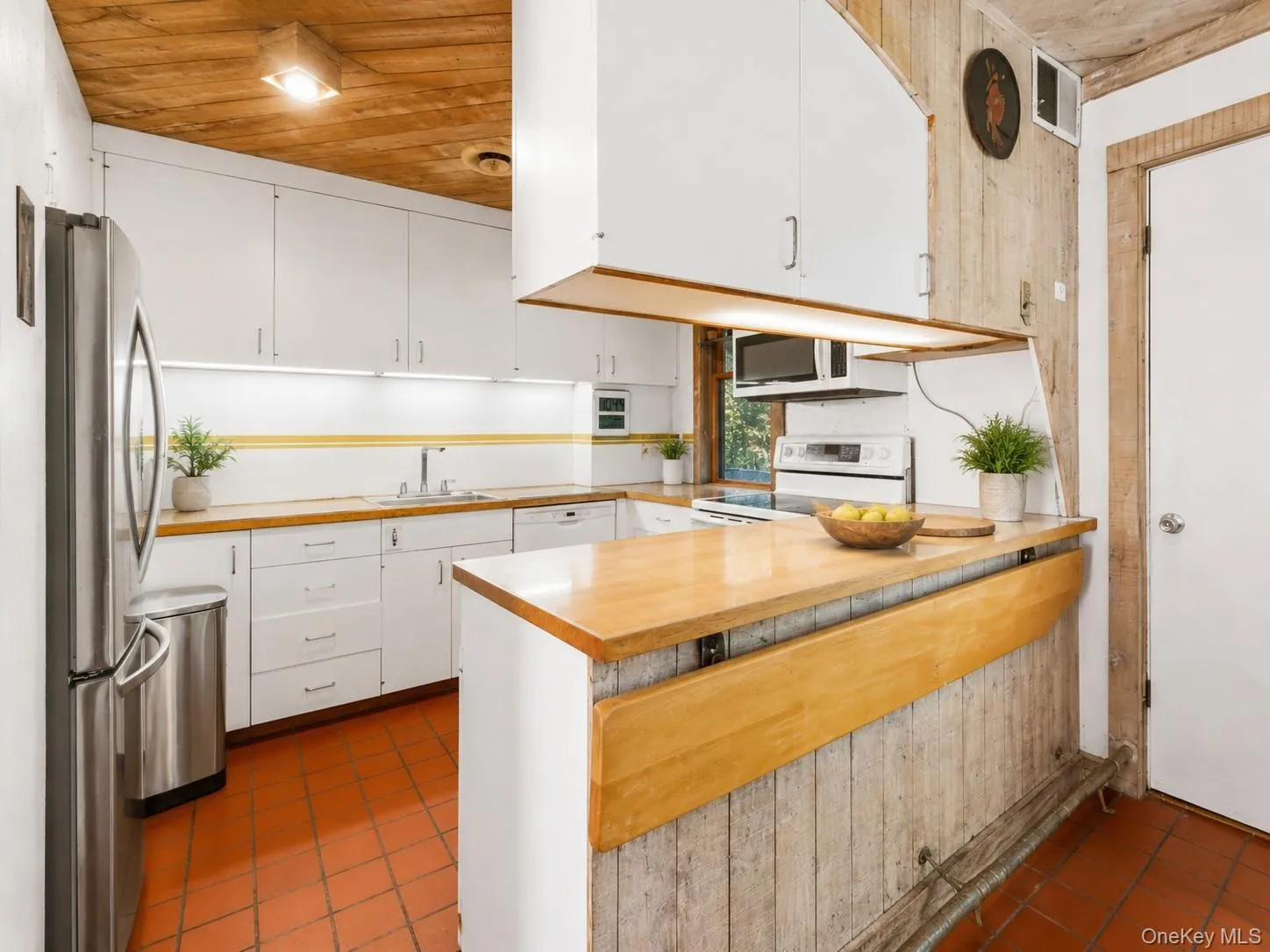 Open Kitchen to Breakfast area with floor to ceiling windows with tons of natural light Open Kitchen to Breakfast area with floor to ceiling windows with tons of natural light