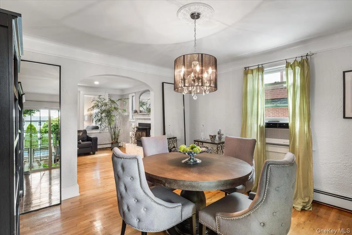 9 14th Street, Huntington, NY, 3 Bedrooms Bedrooms, 7 Rooms Rooms,2 BathroomsBathrooms,Residential,For Rent,14th,0,1006850 9 14th Street, Huntington, NY, 3 Bedrooms Bedrooms, 7 Rooms Rooms,2 BathroomsBathrooms,Residential,For Rent,14th,0,1006850