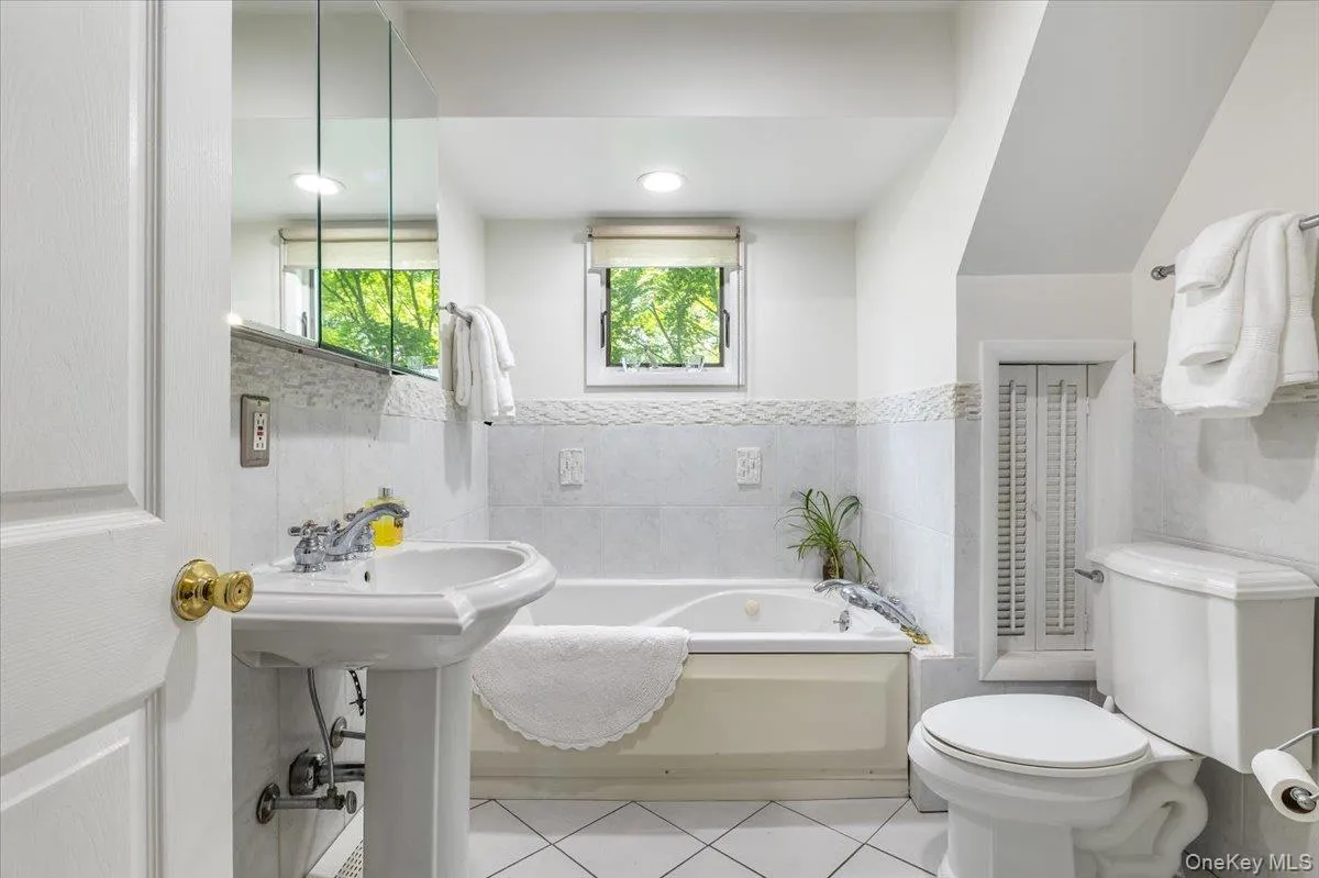 9 14th Street, Huntington, NY, 3 Bedrooms Bedrooms, 7 Rooms Rooms,2 BathroomsBathrooms,Residential,For Rent,14th,0,1006850 9 14th Street, Huntington, NY, 3 Bedrooms Bedrooms, 7 Rooms Rooms,2 BathroomsBathrooms,Residential,For Rent,14th,0,1006850