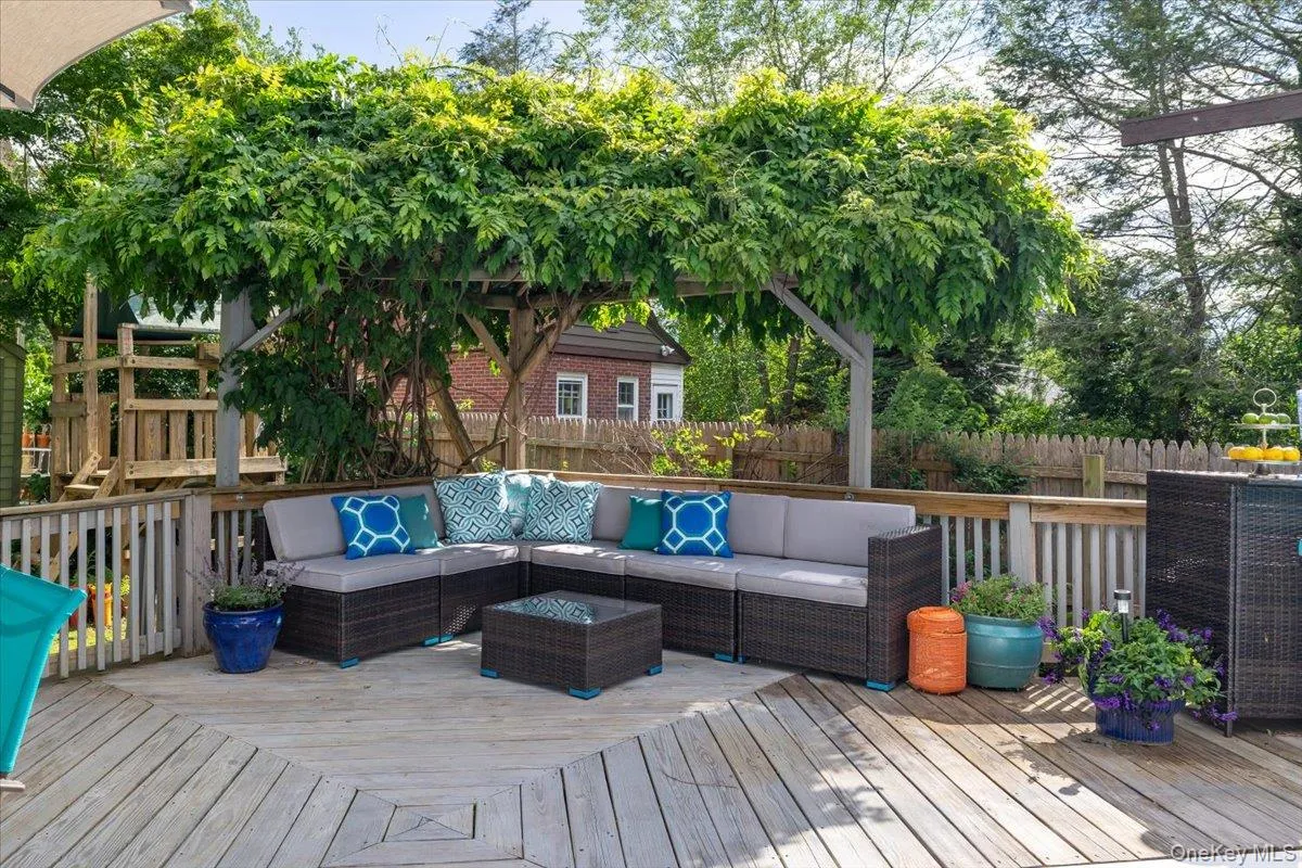 9 14th Street, Huntington, NY, 3 Bedrooms Bedrooms, 7 Rooms Rooms,2 BathroomsBathrooms,Residential,For Rent,14th,0,1006850 9 14th Street, Huntington, NY, 3 Bedrooms Bedrooms, 7 Rooms Rooms,2 BathroomsBathrooms,Residential,For Rent,14th,0,1006850