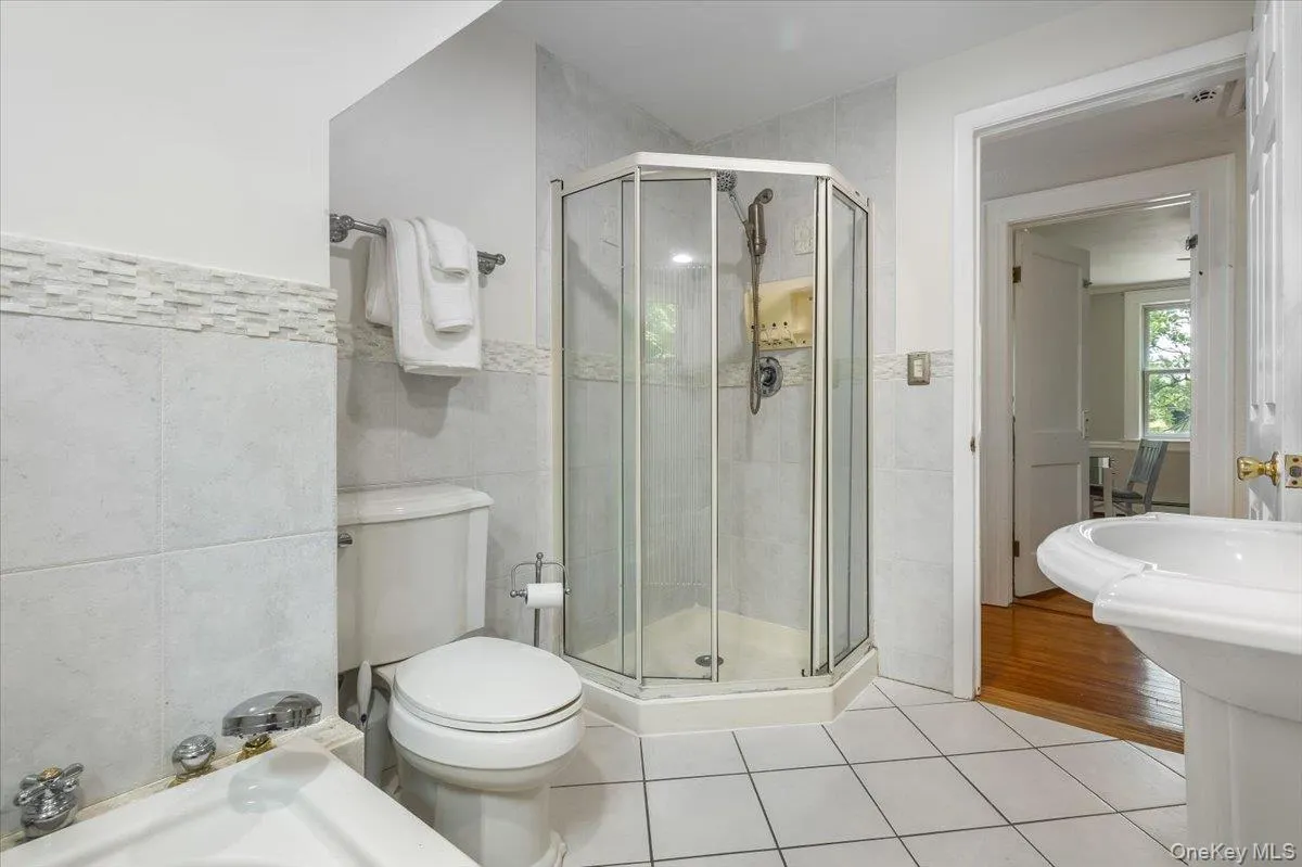 9 14th Street, Huntington, NY, 3 Bedrooms Bedrooms, 7 Rooms Rooms,2 BathroomsBathrooms,Residential,For Rent,14th,0,1006850 9 14th Street, Huntington, NY, 3 Bedrooms Bedrooms, 7 Rooms Rooms,2 BathroomsBathrooms,Residential,For Rent,14th,0,1006850