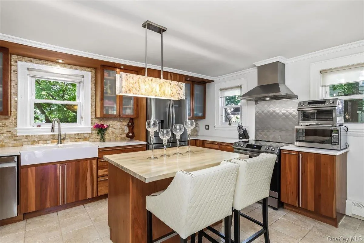9 14th Street, Huntington, NY, 3 Bedrooms Bedrooms, 7 Rooms Rooms,2 BathroomsBathrooms,Residential,For Rent,14th,0,1006850 9 14th Street, Huntington, NY, 3 Bedrooms Bedrooms, 7 Rooms Rooms,2 BathroomsBathrooms,Residential,For Rent,14th,0,1006850