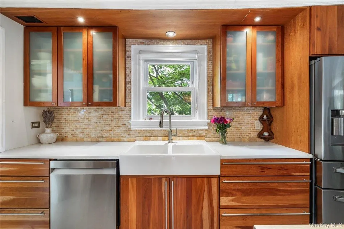 9 14th Street, Huntington, NY, 3 Bedrooms Bedrooms, 7 Rooms Rooms,2 BathroomsBathrooms,Residential,For Rent,14th,0,1006850 9 14th Street, Huntington, NY, 3 Bedrooms Bedrooms, 7 Rooms Rooms,2 BathroomsBathrooms,Residential,For Rent,14th,0,1006850