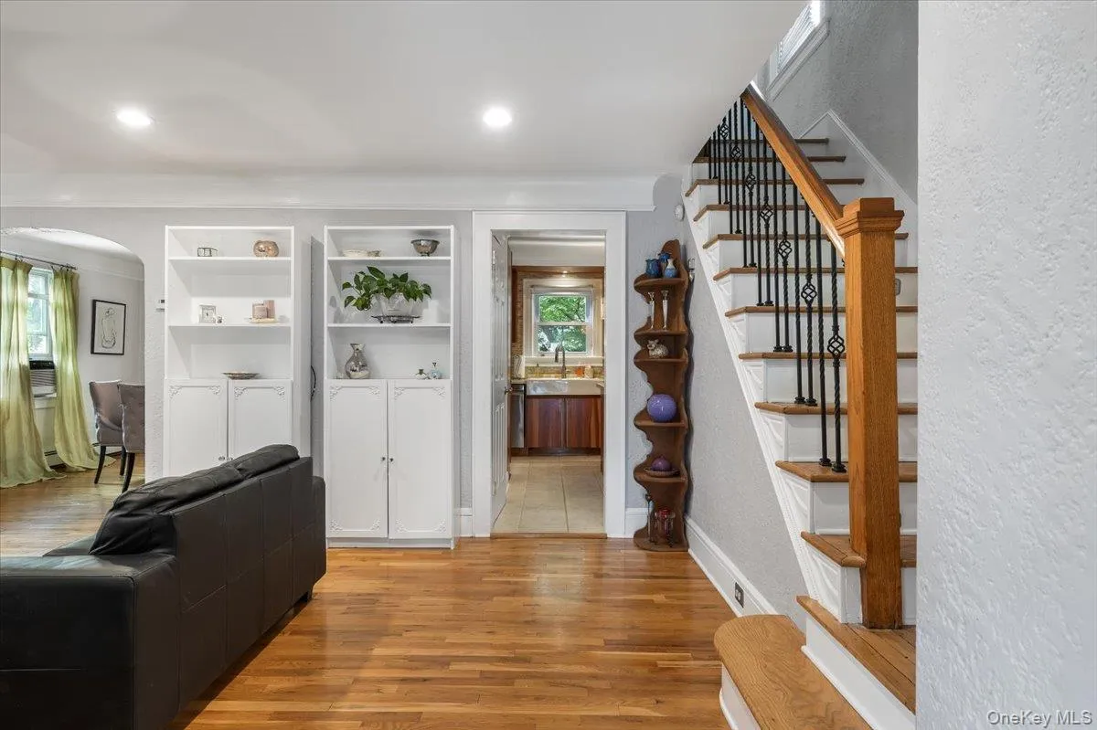 9 14th Street, Huntington, NY, 3 Bedrooms Bedrooms, 7 Rooms Rooms,2 BathroomsBathrooms,Residential,For Rent,14th,0,1006850 9 14th Street, Huntington, NY, 3 Bedrooms Bedrooms, 7 Rooms Rooms,2 BathroomsBathrooms,Residential,For Rent,14th,0,1006850