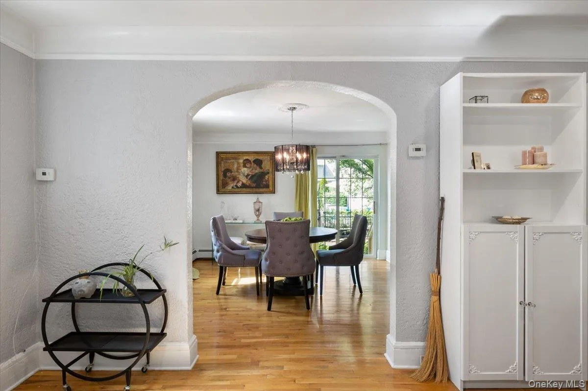9 14th Street, Huntington, NY, 3 Bedrooms Bedrooms, 7 Rooms Rooms,2 BathroomsBathrooms,Residential,For Rent,14th,0,1006850 9 14th Street, Huntington, NY, 3 Bedrooms Bedrooms, 7 Rooms Rooms,2 BathroomsBathrooms,Residential,For Rent,14th,0,1006850