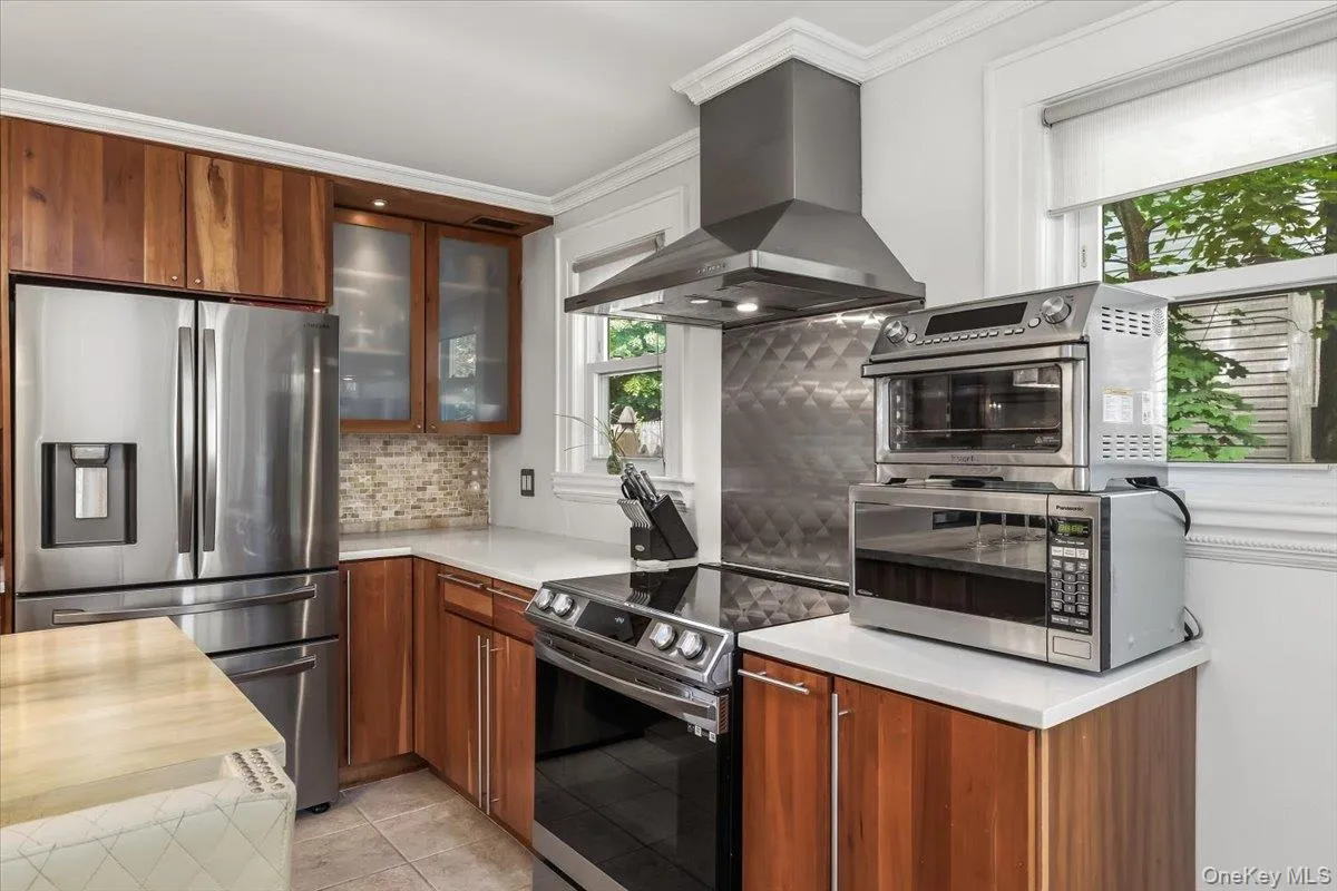9 14th Street, Huntington, NY, 3 Bedrooms Bedrooms, 7 Rooms Rooms,2 BathroomsBathrooms,Residential,For Rent,14th,0,1006850 9 14th Street, Huntington, NY, 3 Bedrooms Bedrooms, 7 Rooms Rooms,2 BathroomsBathrooms,Residential,For Rent,14th,0,1006850