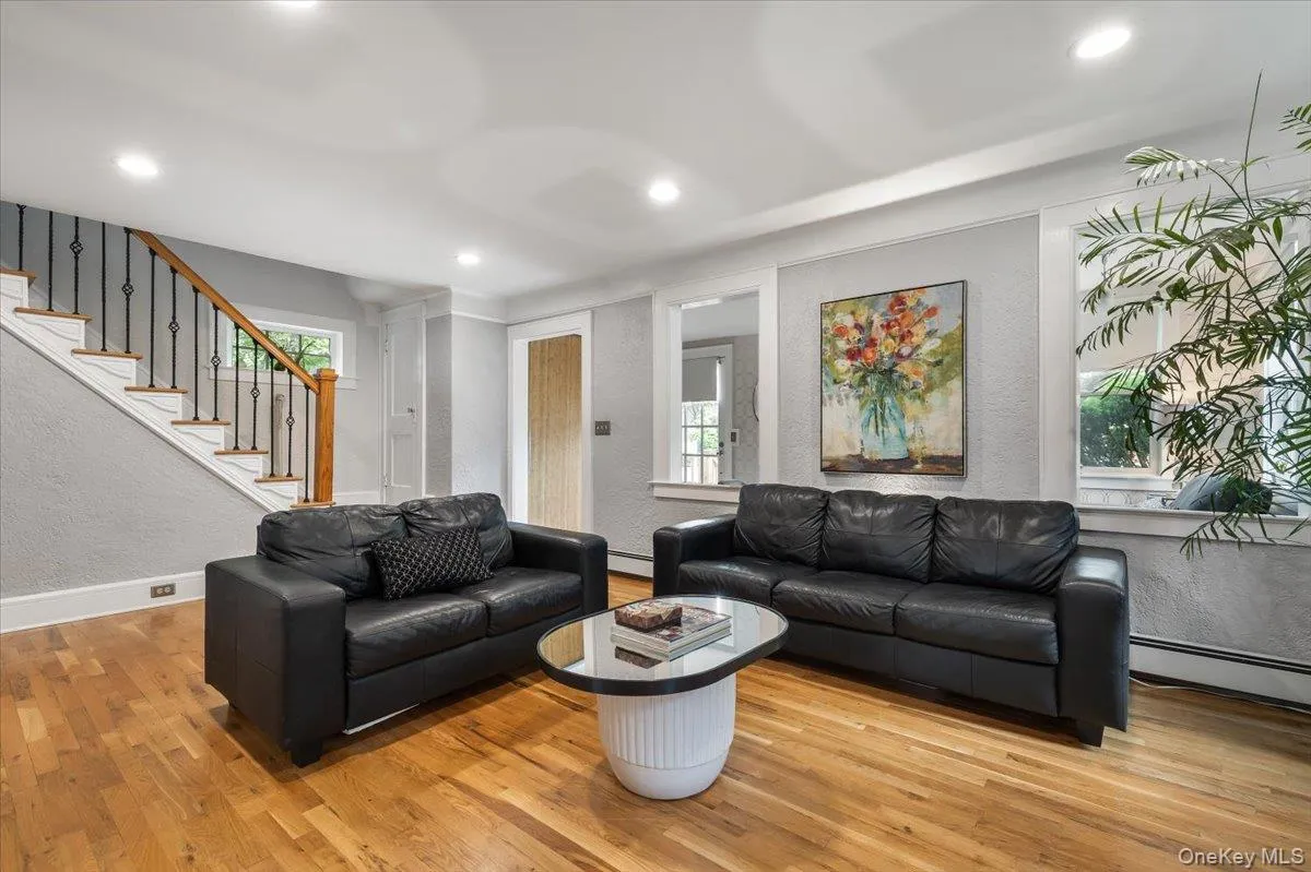 9 14th Street, Huntington, NY, 3 Bedrooms Bedrooms, 7 Rooms Rooms,2 BathroomsBathrooms,Residential,For Rent,14th,0,1006850 9 14th Street, Huntington, NY, 3 Bedrooms Bedrooms, 7 Rooms Rooms,2 BathroomsBathrooms,Residential,For Rent,14th,0,1006850