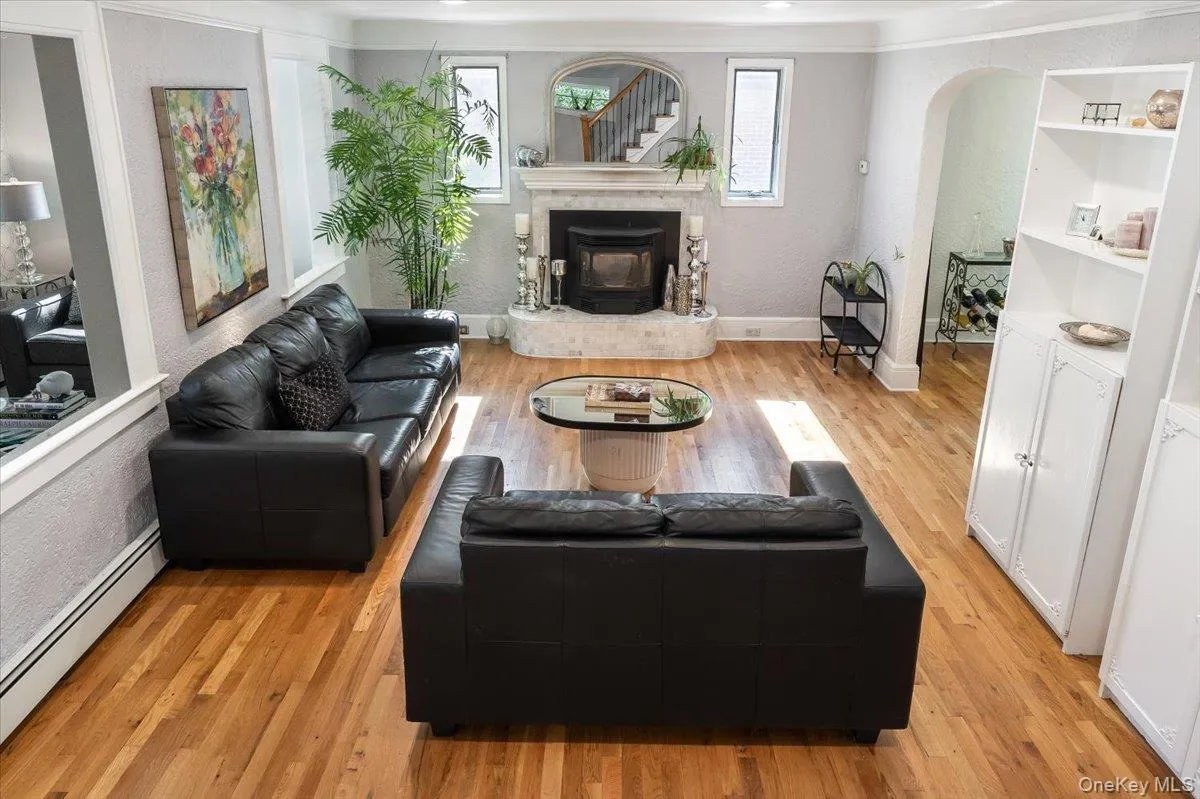 9 14th Street, Huntington, NY, 3 Bedrooms Bedrooms, 7 Rooms Rooms,2 BathroomsBathrooms,Residential,For Rent,14th,0,1006850 9 14th Street, Huntington, NY, 3 Bedrooms Bedrooms, 7 Rooms Rooms,2 BathroomsBathrooms,Residential,For Rent,14th,0,1006850