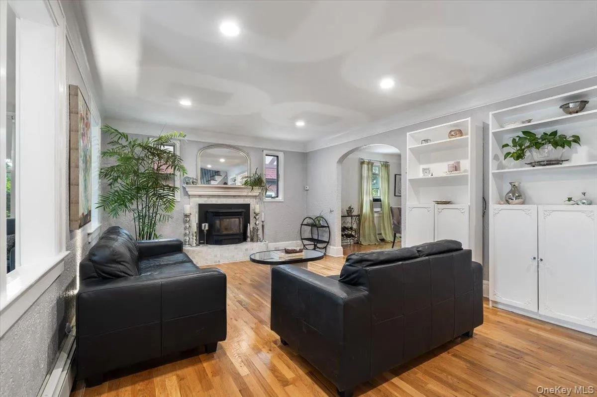 9 14th Street, Huntington, NY, 3 Bedrooms Bedrooms, 7 Rooms Rooms,2 BathroomsBathrooms,Residential,For Rent,14th,0,1006850 9 14th Street, Huntington, NY, 3 Bedrooms Bedrooms, 7 Rooms Rooms,2 BathroomsBathrooms,Residential,For Rent,14th,0,1006850