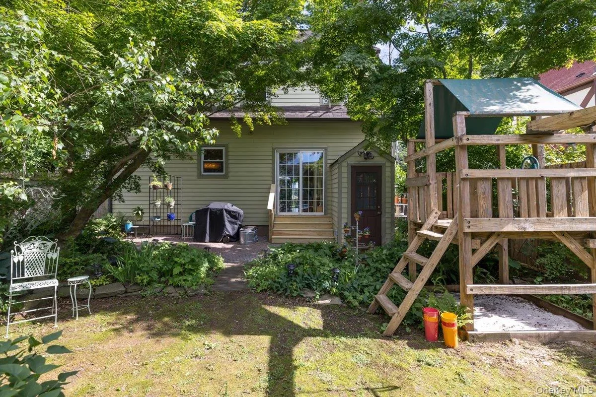 9 14th Street, Huntington, NY, 3 Bedrooms Bedrooms, 7 Rooms Rooms,2 BathroomsBathrooms,Residential,For Rent,14th,0,1006850 9 14th Street, Huntington, NY, 3 Bedrooms Bedrooms, 7 Rooms Rooms,2 BathroomsBathrooms,Residential,For Rent,14th,0,1006850