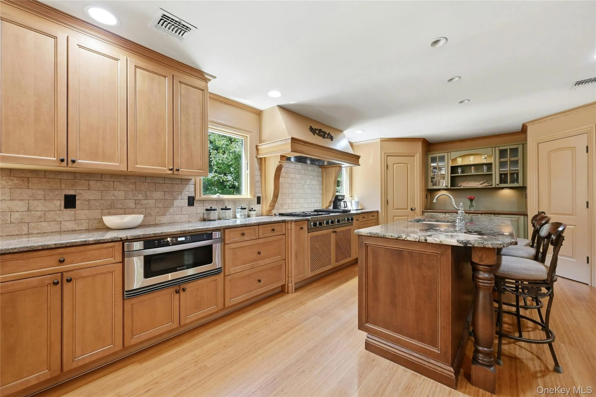 28 Maplewood Drive, Huntington, NY, 4 Bedrooms Bedrooms, 8 Rooms Rooms,2 BathroomsBathrooms,Residential,For Rent,Maplewood,0,1006857 28 Maplewood Drive, Huntington, NY, 4 Bedrooms Bedrooms, 8 Rooms Rooms,2 BathroomsBathrooms,Residential,For Rent,Maplewood,0,1006857