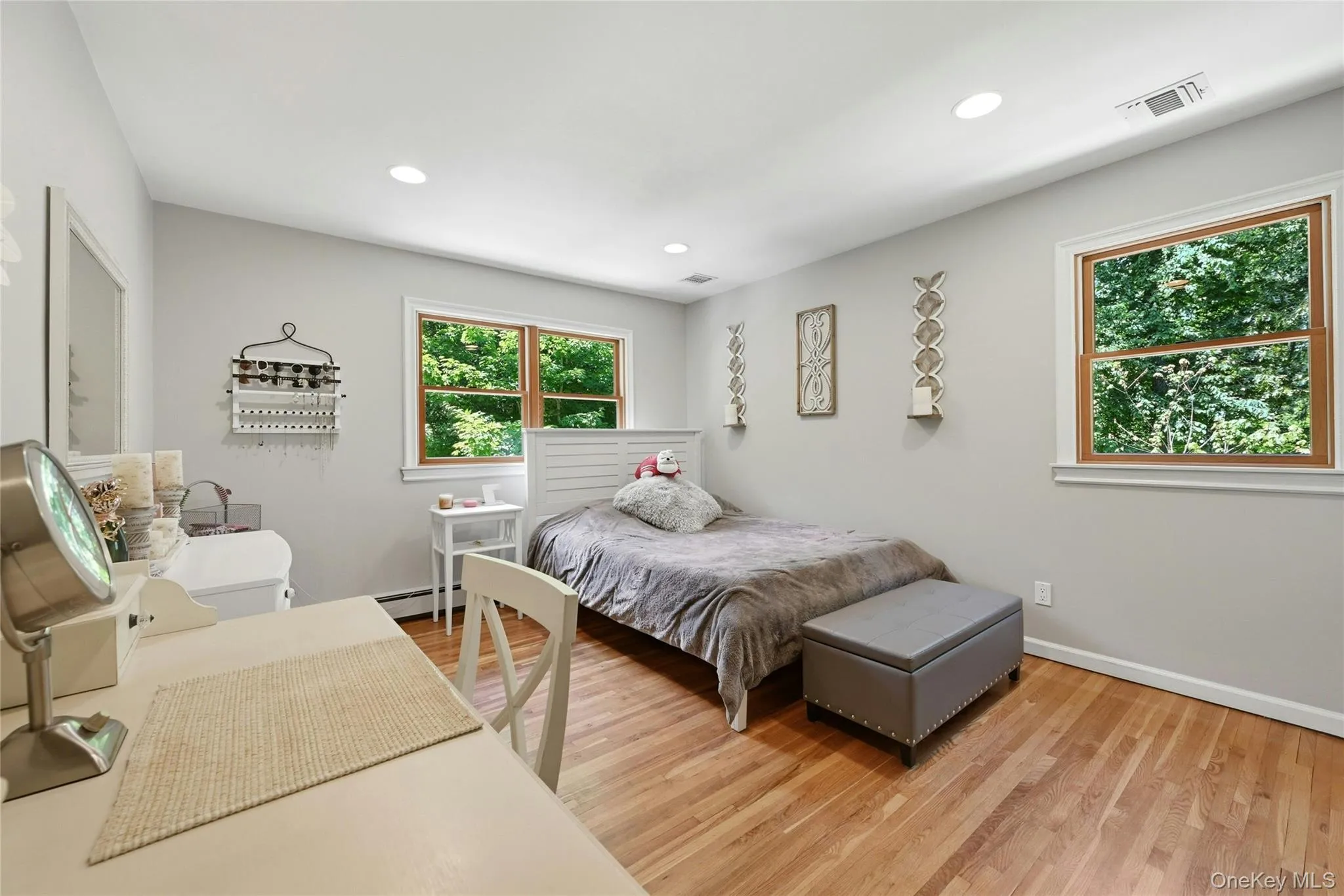 28 Maplewood Drive, Huntington, NY, 4 Bedrooms Bedrooms, 8 Rooms Rooms,2 BathroomsBathrooms,Residential,For Rent,Maplewood,0,1006857 28 Maplewood Drive, Huntington, NY, 4 Bedrooms Bedrooms, 8 Rooms Rooms,2 BathroomsBathrooms,Residential,For Rent,Maplewood,0,1006857