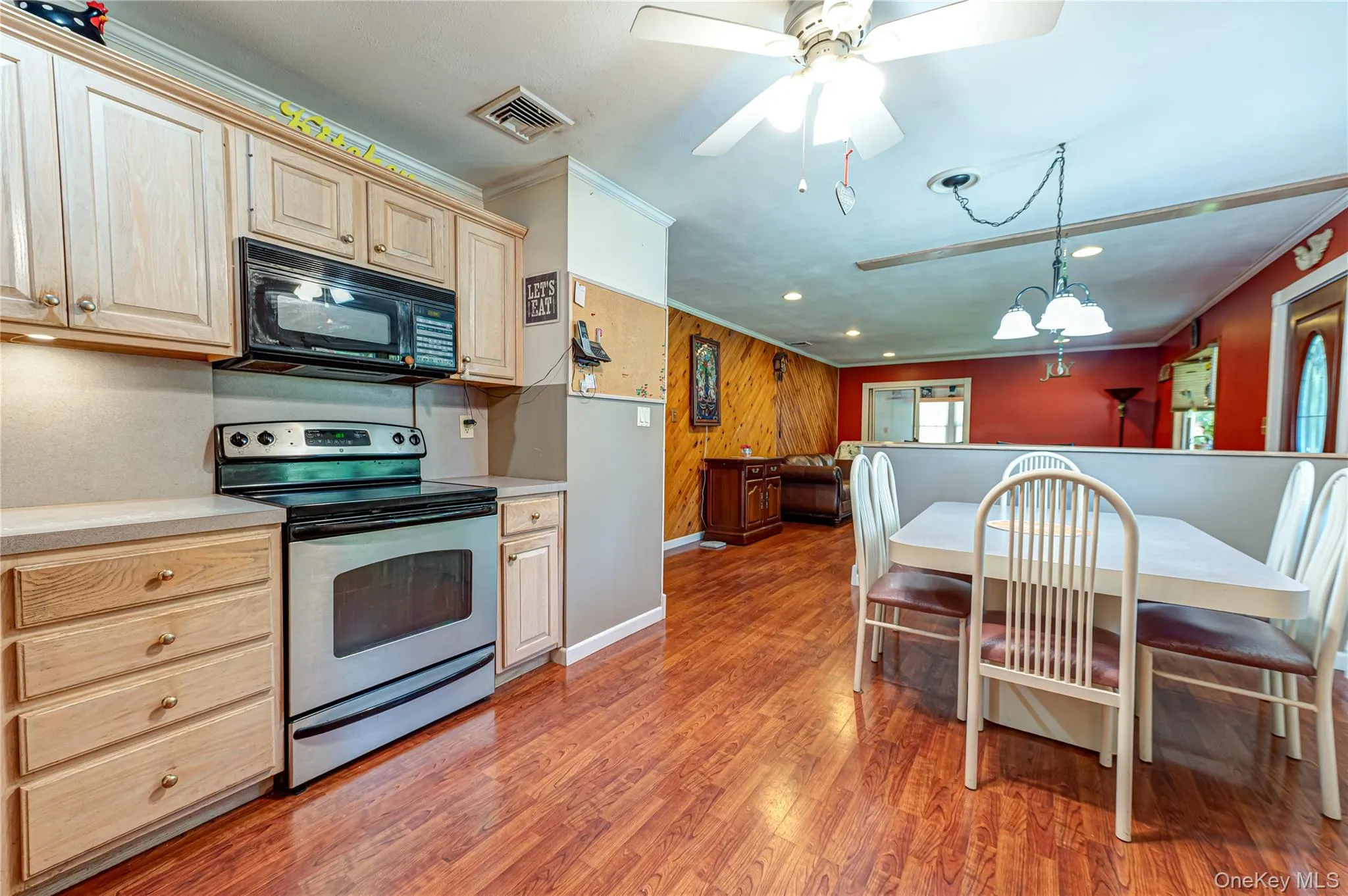 22 Vine Street, Brookhaven, NY, 4 Bedrooms Bedrooms, 10 Rooms Rooms,2 BathroomsBathrooms,Residential,For Rent,Vine,0,1006863 22 Vine Street, Brookhaven, NY, 4 Bedrooms Bedrooms, 10 Rooms Rooms,2 BathroomsBathrooms,Residential,For Rent,Vine,0,1006863