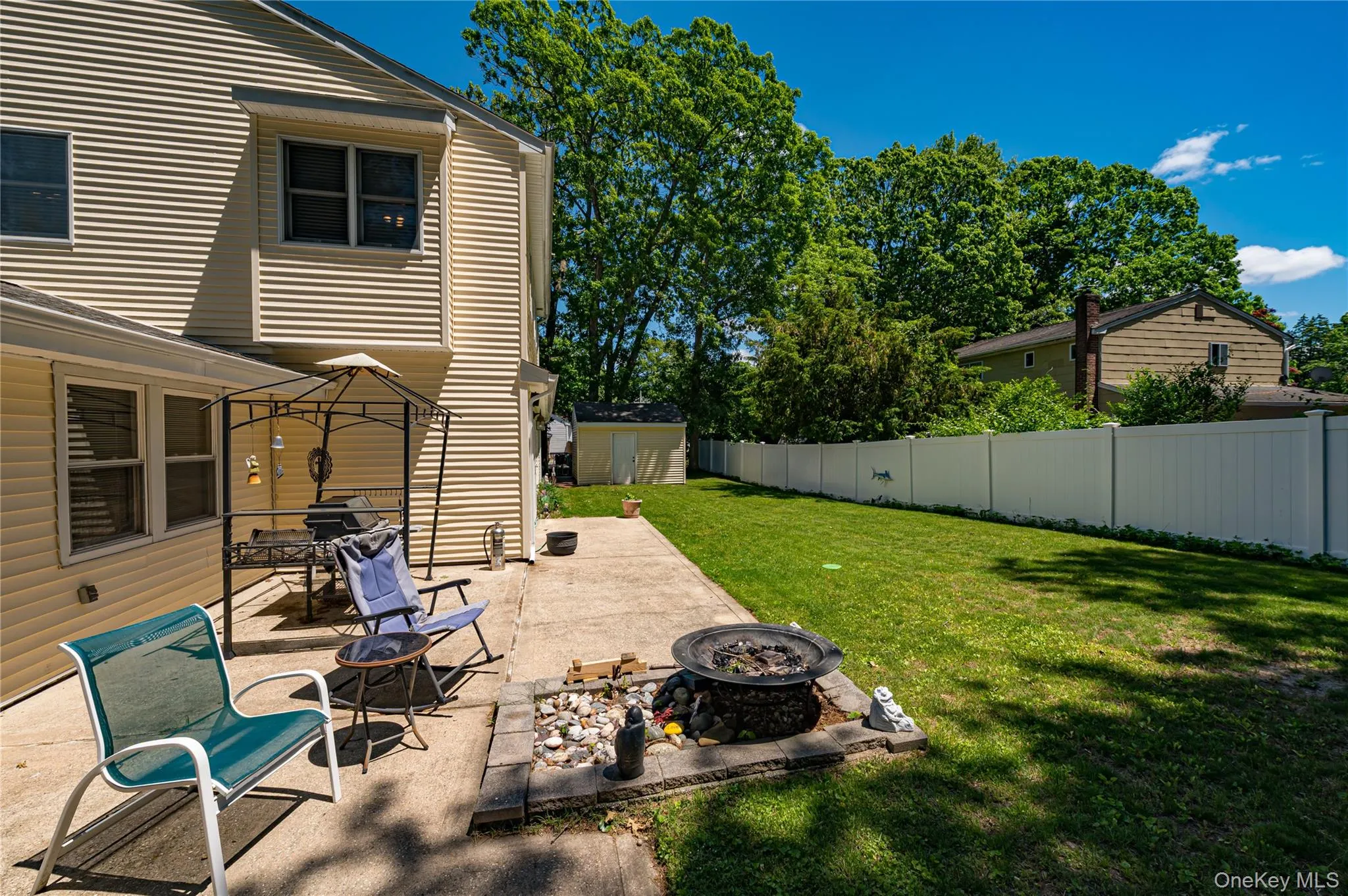 22 Vine Street, Brookhaven, NY, 4 Bedrooms Bedrooms, 10 Rooms Rooms,2 BathroomsBathrooms,Residential,For Rent,Vine,0,1006863 22 Vine Street, Brookhaven, NY, 4 Bedrooms Bedrooms, 10 Rooms Rooms,2 BathroomsBathrooms,Residential,For Rent,Vine,0,1006863