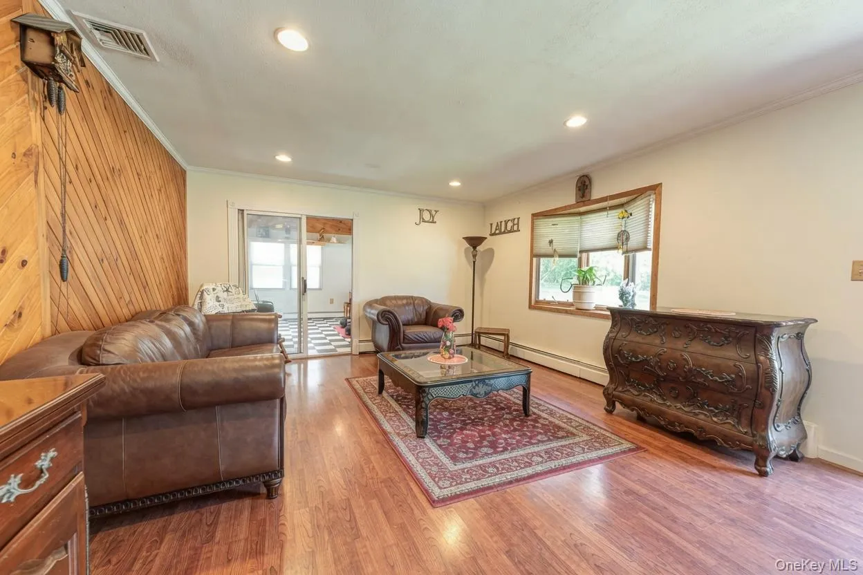 22 Vine Street, Brookhaven, NY, 4 Bedrooms Bedrooms, 10 Rooms Rooms,2 BathroomsBathrooms,Residential,For Rent,Vine,0,1006863 22 Vine Street, Brookhaven, NY, 4 Bedrooms Bedrooms, 10 Rooms Rooms,2 BathroomsBathrooms,Residential,For Rent,Vine,0,1006863
