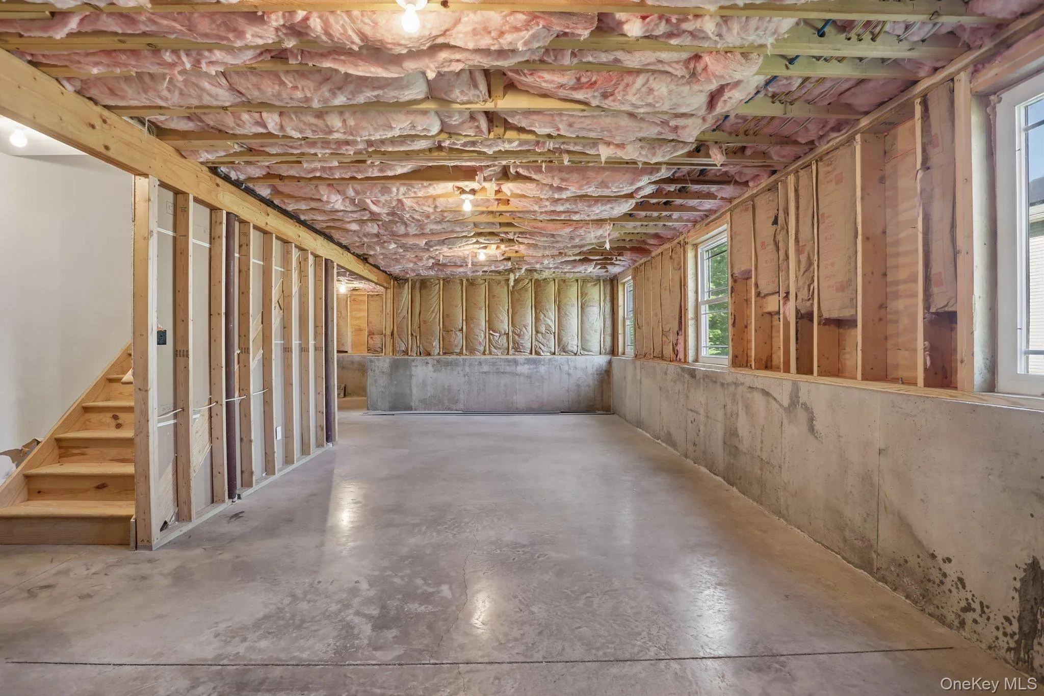 Many windows and large space to create additional living space. Many windows and large space to create additional living space.