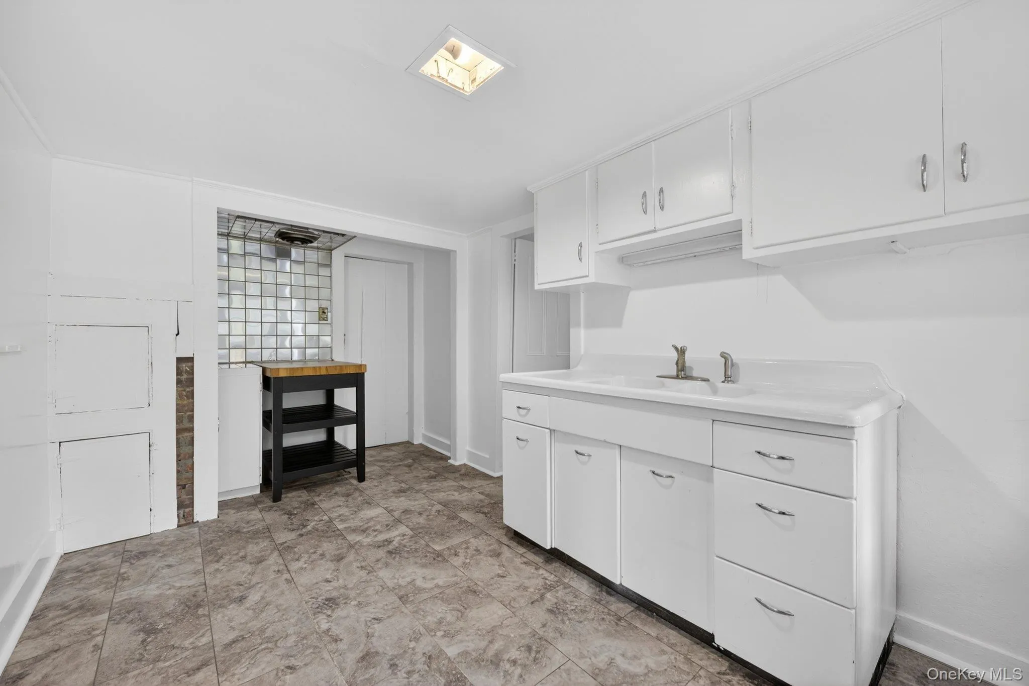 Lower Level Kitchenette Lower Level Kitchenette