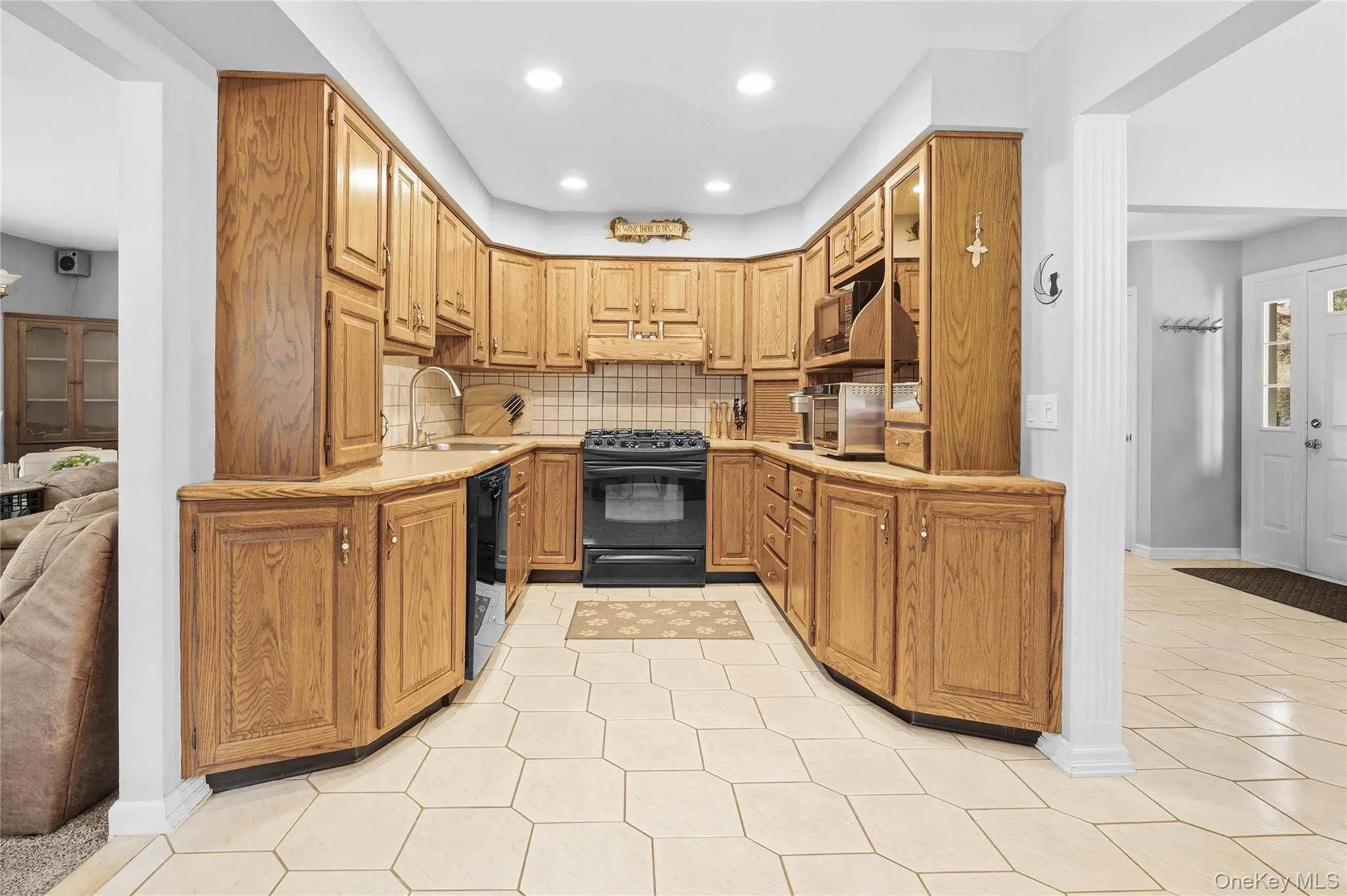 70 Birch Street, Brookhaven, NY, 3 Bedrooms Bedrooms, 8 Rooms Rooms,2 BathroomsBathrooms,Residential,For Rent,Birch,0,1006869 70 Birch Street, Brookhaven, NY, 3 Bedrooms Bedrooms, 8 Rooms Rooms,2 BathroomsBathrooms,Residential,For Rent,Birch,0,1006869