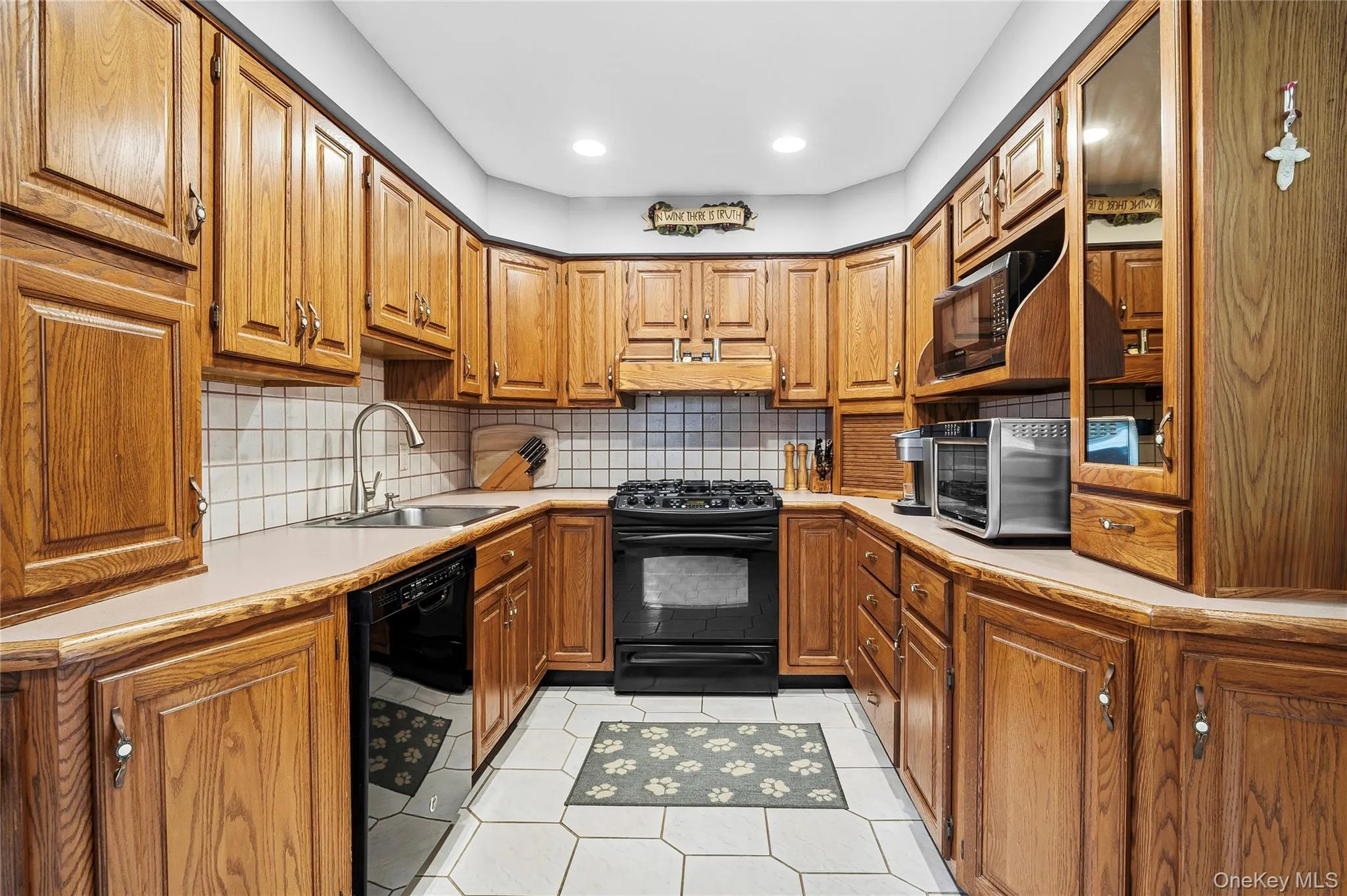 70 Birch Street, Brookhaven, NY, 3 Bedrooms Bedrooms, 8 Rooms Rooms,2 BathroomsBathrooms,Residential,For Rent,Birch,0,1006869 70 Birch Street, Brookhaven, NY, 3 Bedrooms Bedrooms, 8 Rooms Rooms,2 BathroomsBathrooms,Residential,For Rent,Birch,0,1006869
