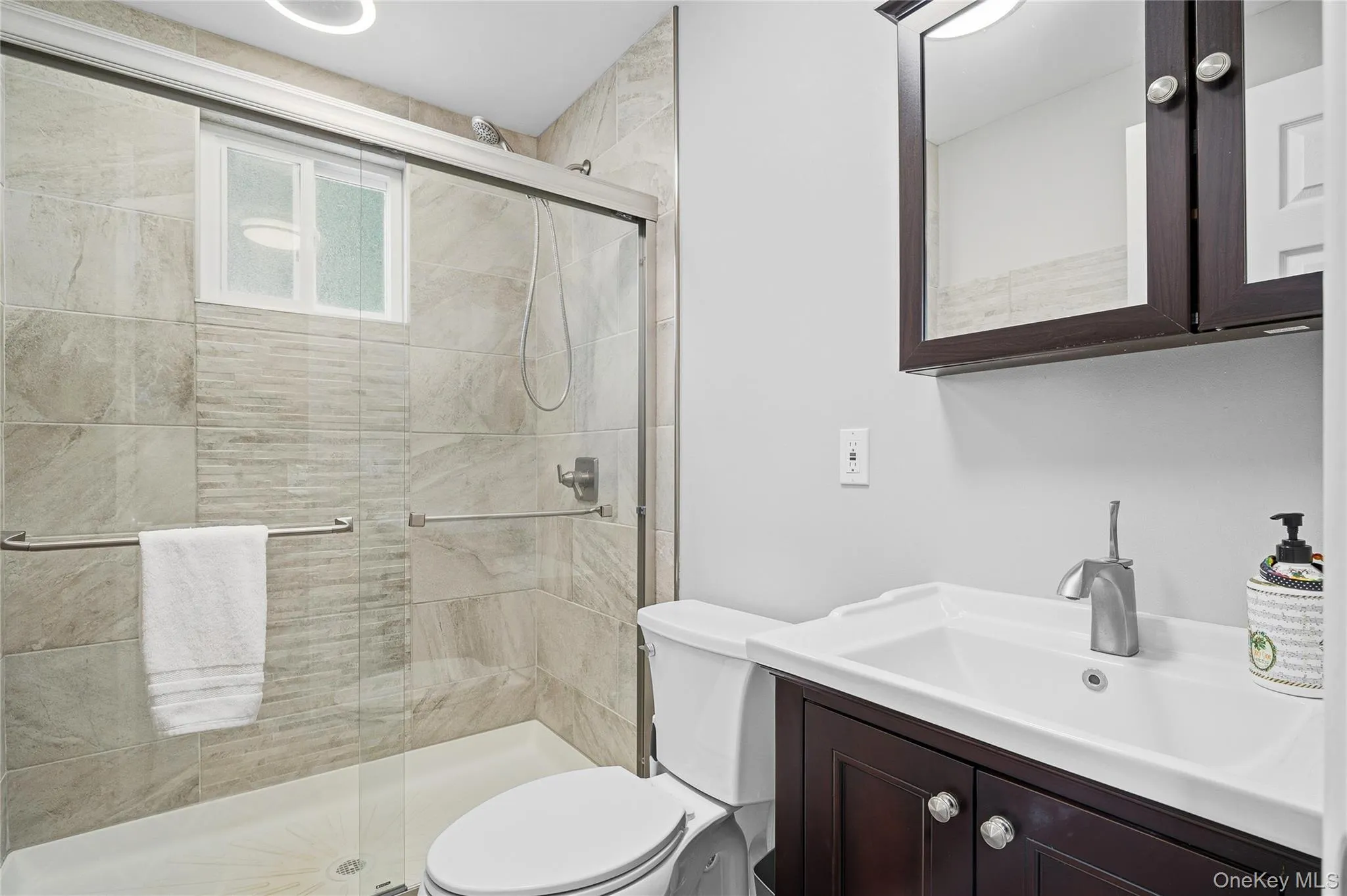 70 Birch Street, Brookhaven, NY, 3 Bedrooms Bedrooms, 8 Rooms Rooms,2 BathroomsBathrooms,Residential,For Rent,Birch,0,1006869 70 Birch Street, Brookhaven, NY, 3 Bedrooms Bedrooms, 8 Rooms Rooms,2 BathroomsBathrooms,Residential,For Rent,Birch,0,1006869