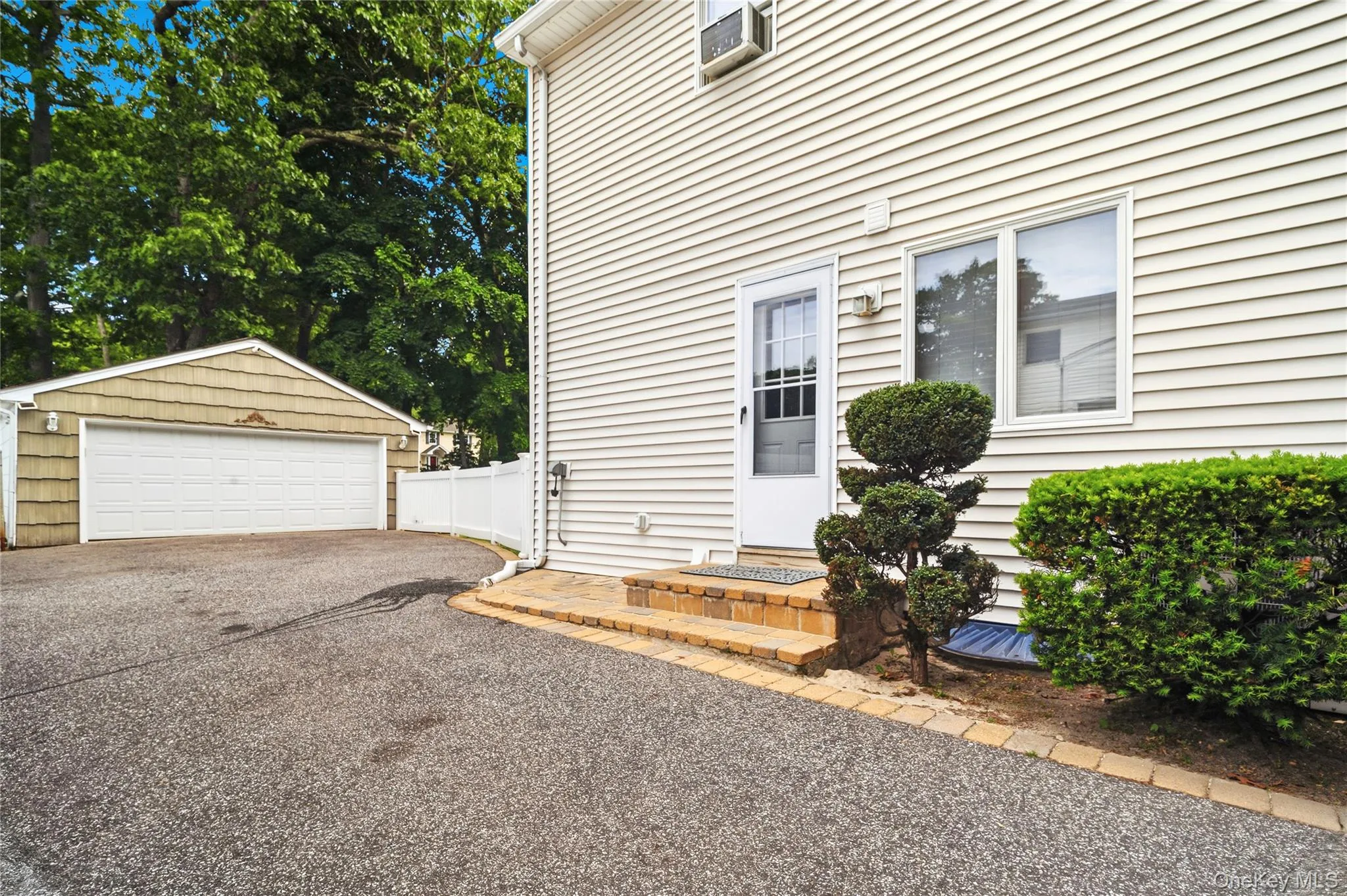70 Birch Street, Brookhaven, NY, 3 Bedrooms Bedrooms, 8 Rooms Rooms,2 BathroomsBathrooms,Residential,For Rent,Birch,0,1006869 70 Birch Street, Brookhaven, NY, 3 Bedrooms Bedrooms, 8 Rooms Rooms,2 BathroomsBathrooms,Residential,For Rent,Birch,0,1006869
