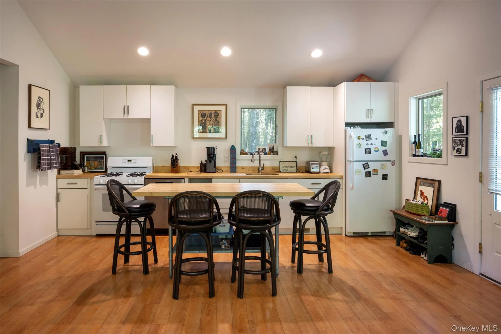 19 Blues Quarry, Woodstock, NY, 4 Bedrooms Bedrooms, 8 Rooms Rooms,3 BathroomsBathrooms,Residential,For Rent,Blues Quarry,0,1006874 19 Blues Quarry, Woodstock, NY, 4 Bedrooms Bedrooms, 8 Rooms Rooms,3 BathroomsBathrooms,Residential,For Rent,Blues Quarry,0,1006874