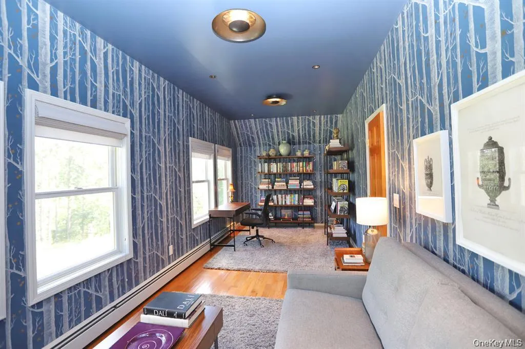 Bedroom/Office space Bedroom/Office space