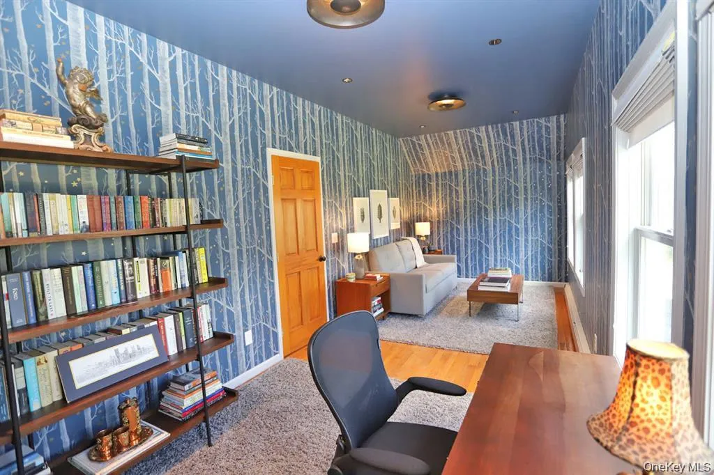 Bedroom/Office space Bedroom/Office space
