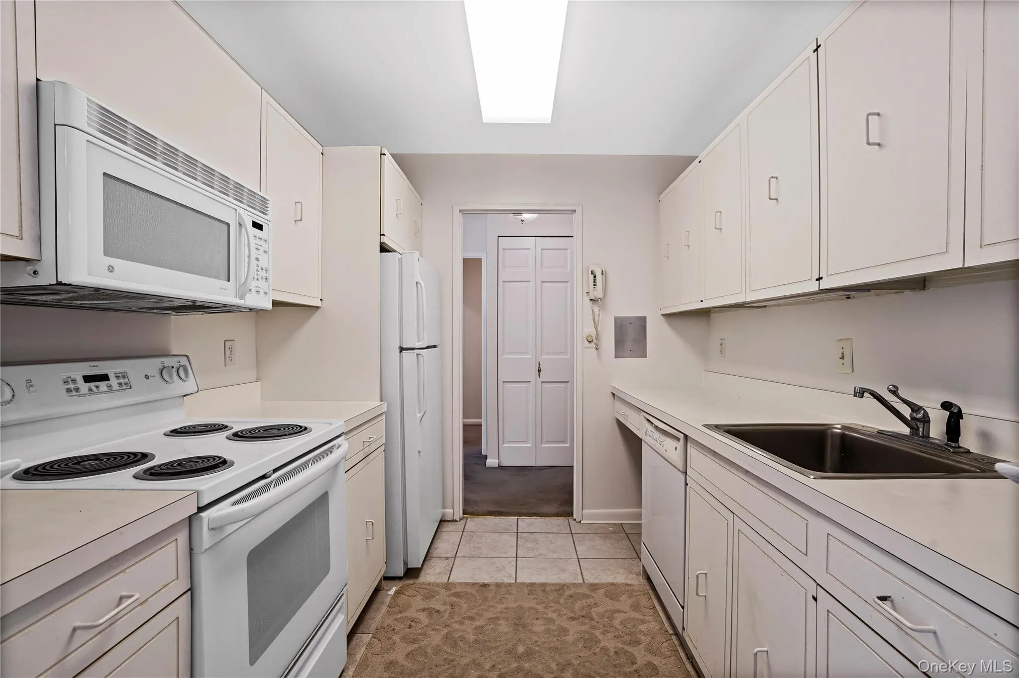 200 High Point Drive, Greenburgh, NY, 1 Bedroom Bedrooms, 4 Rooms Rooms,1 BathroomBathrooms,Residential Lease,For Rent,High Point,0,1006878 200 High Point Drive, Greenburgh, NY, 1 Bedroom Bedrooms, 4 Rooms Rooms,1 BathroomBathrooms,Residential Lease,For Rent,High Point,0,1006878