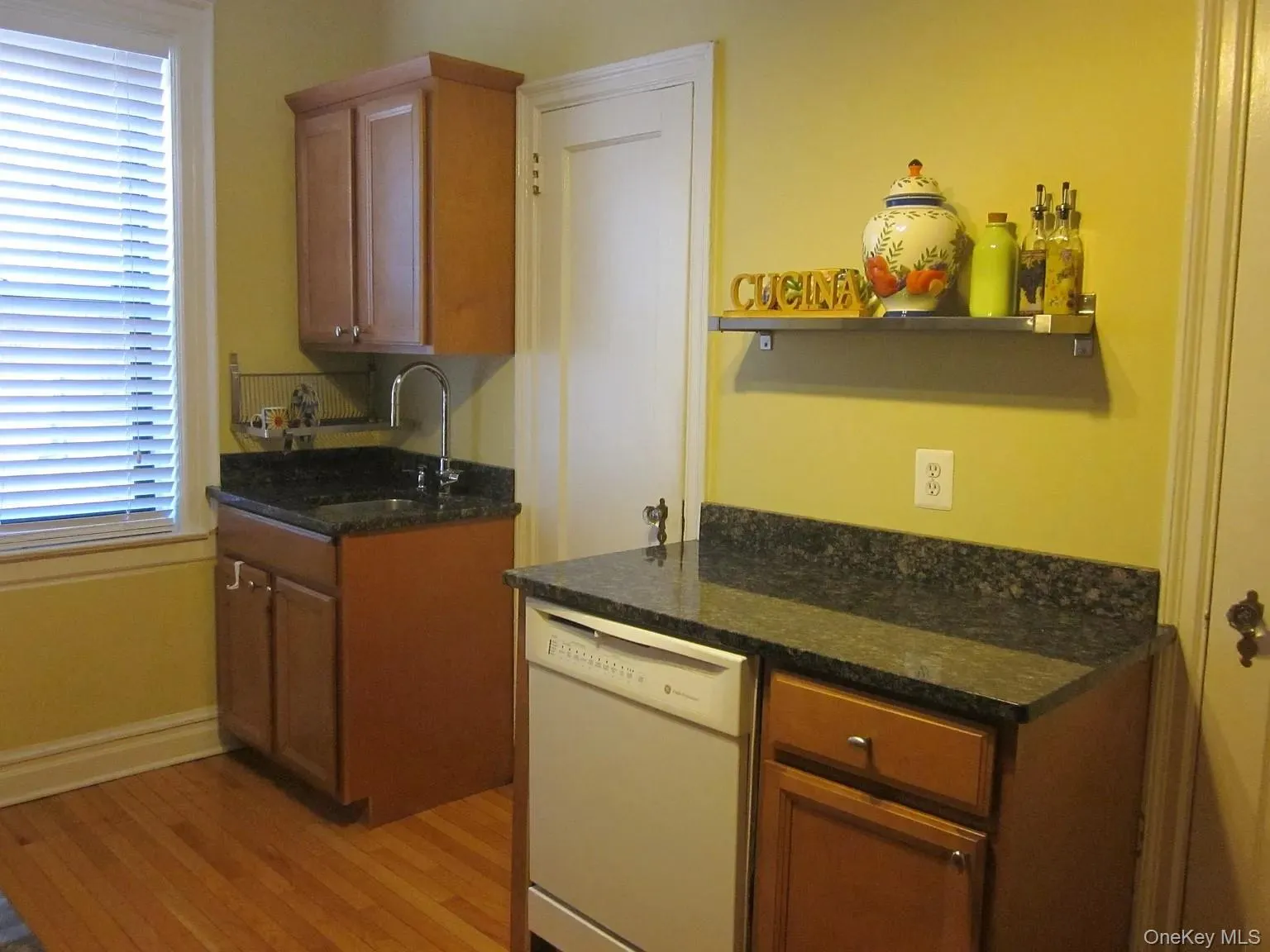 1 Franklin Avenue, White Plains, NY, 3 Rooms Rooms,1 BathroomBathrooms,Residential Lease,For Rent,Franklin,0,1006879 1 Franklin Avenue, White Plains, NY, 3 Rooms Rooms,1 BathroomBathrooms,Residential Lease,For Rent,Franklin,0,1006879