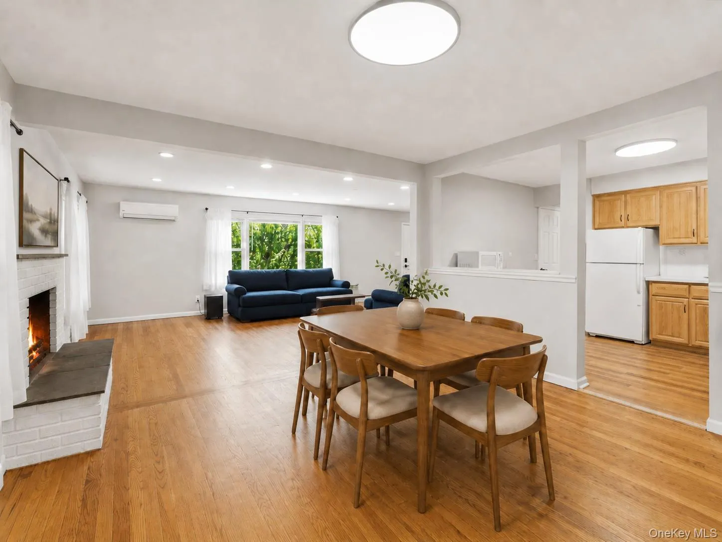 Dining Room Flowing Seamlessly into Living Room Dining Room Flowing Seamlessly into Living Room