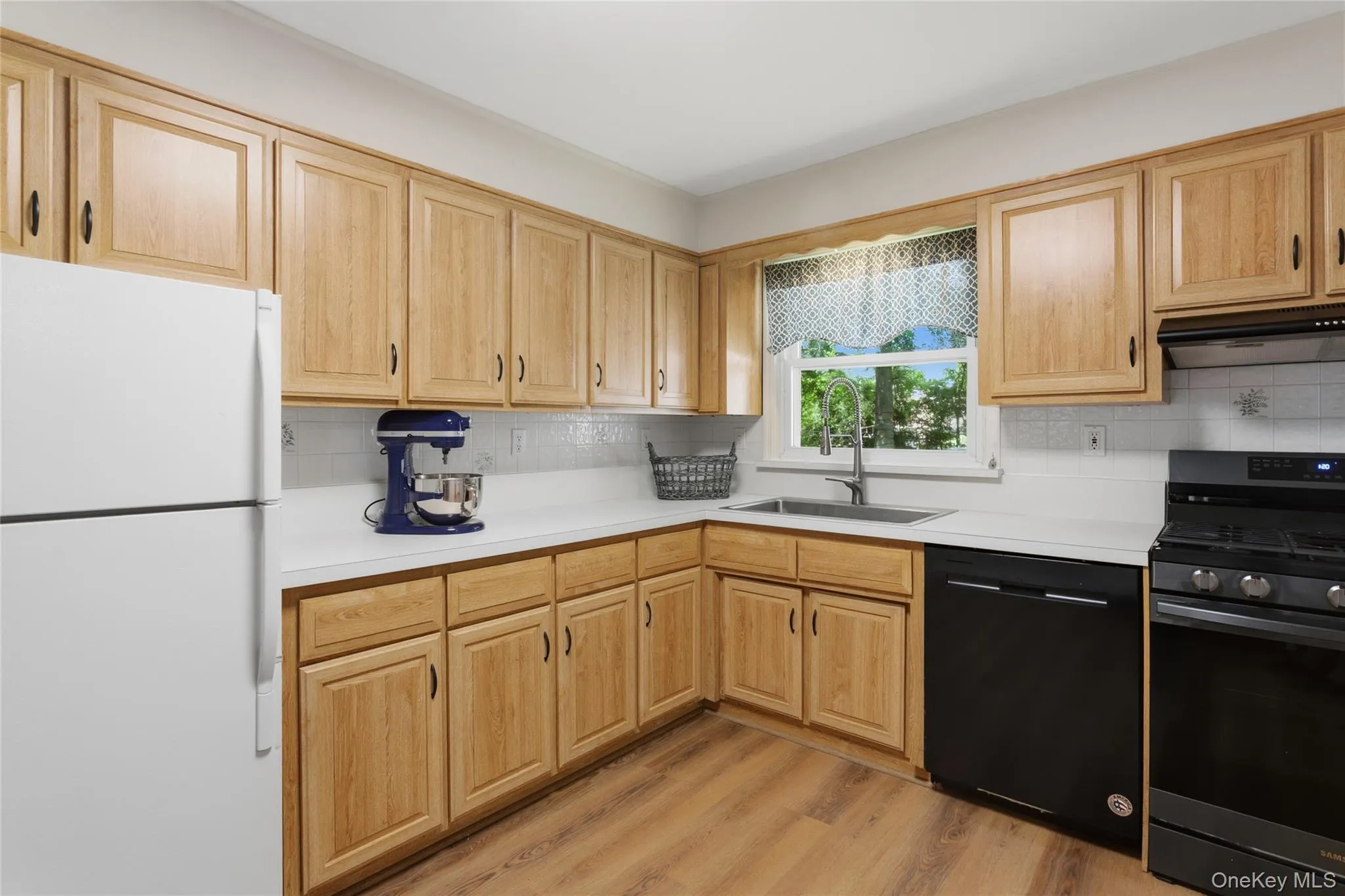 Open Kitchen- ideal for both Everyday Living and entertaining Open Kitchen- ideal for both Everyday Living and entertaining