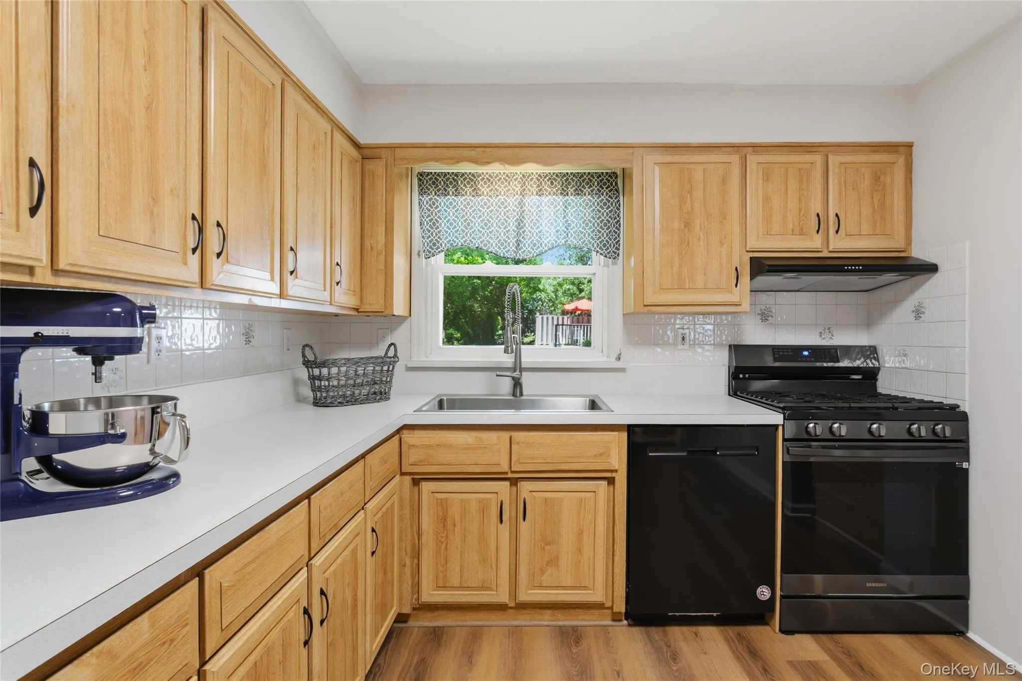 Open Kitchen- ideal for both Everyday Living and entertaining Open Kitchen- ideal for both Everyday Living and entertaining