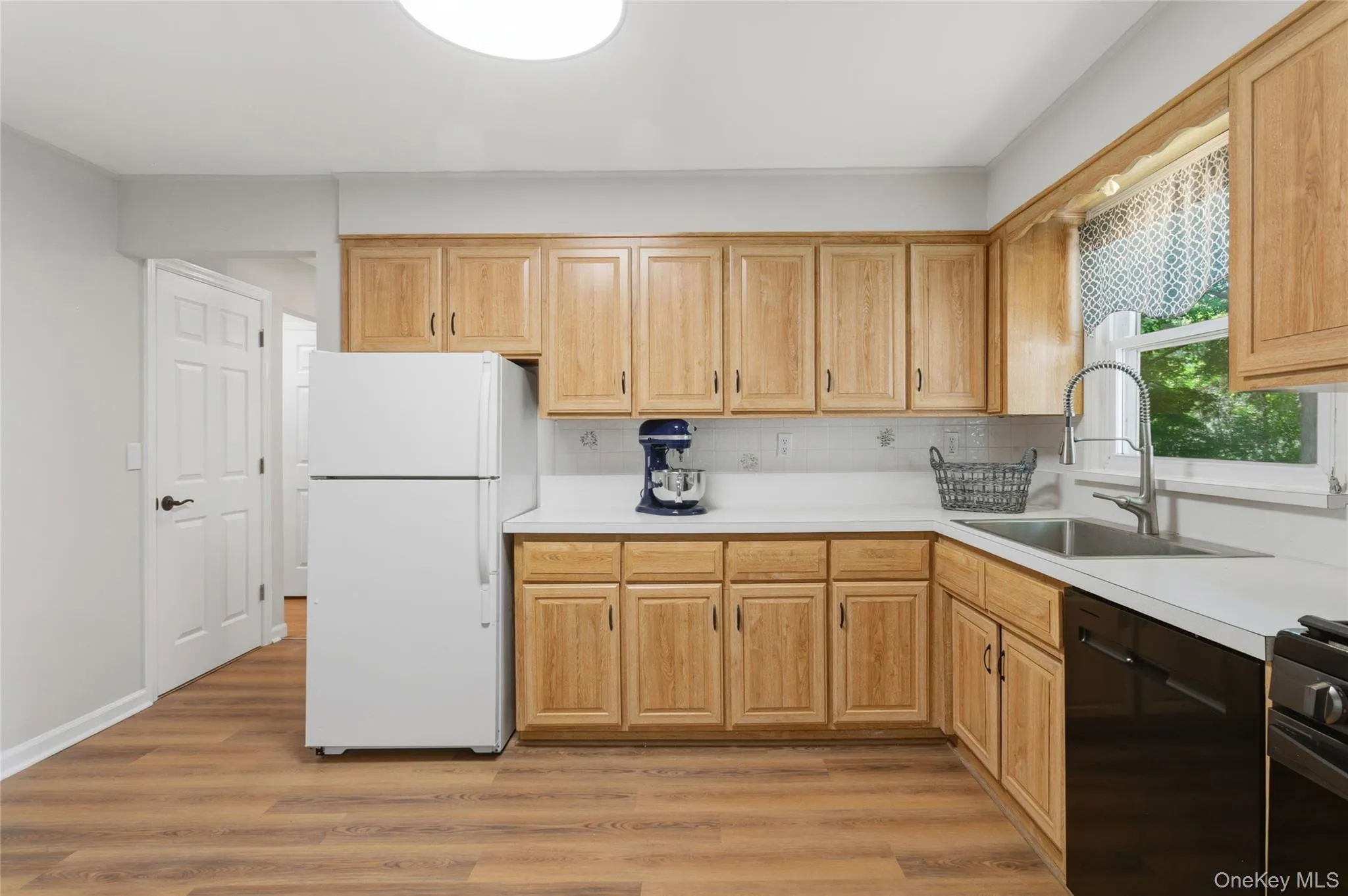 Open Kitchen- ideal for both Everyday Living and entertaining Open Kitchen- ideal for both Everyday Living and entertaining