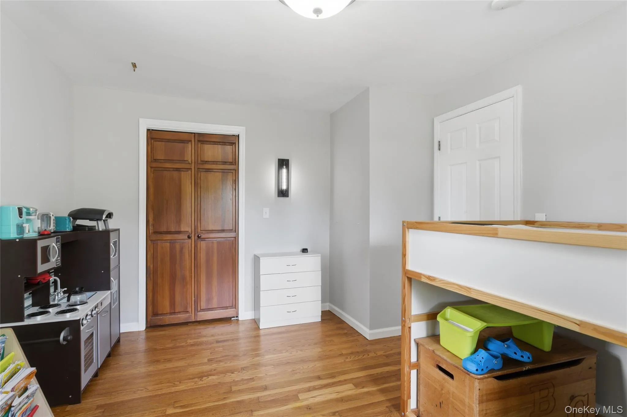 Spacious 1st Floor Bedroom with Hard wood Floors Spacious 1st Floor Bedroom with Hard wood Floors