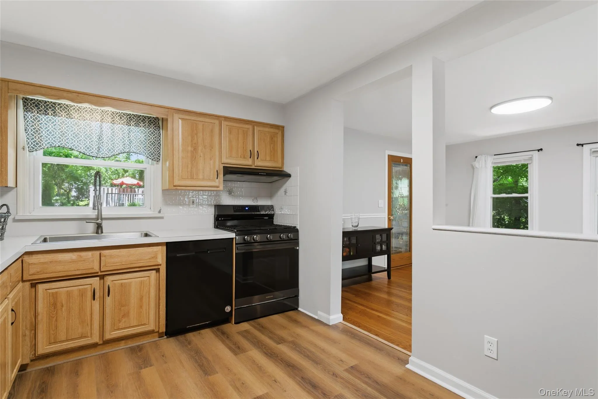 Open Kitchen- ideal for both Everyday Living and entertaining Open Kitchen- ideal for both Everyday Living and entertaining