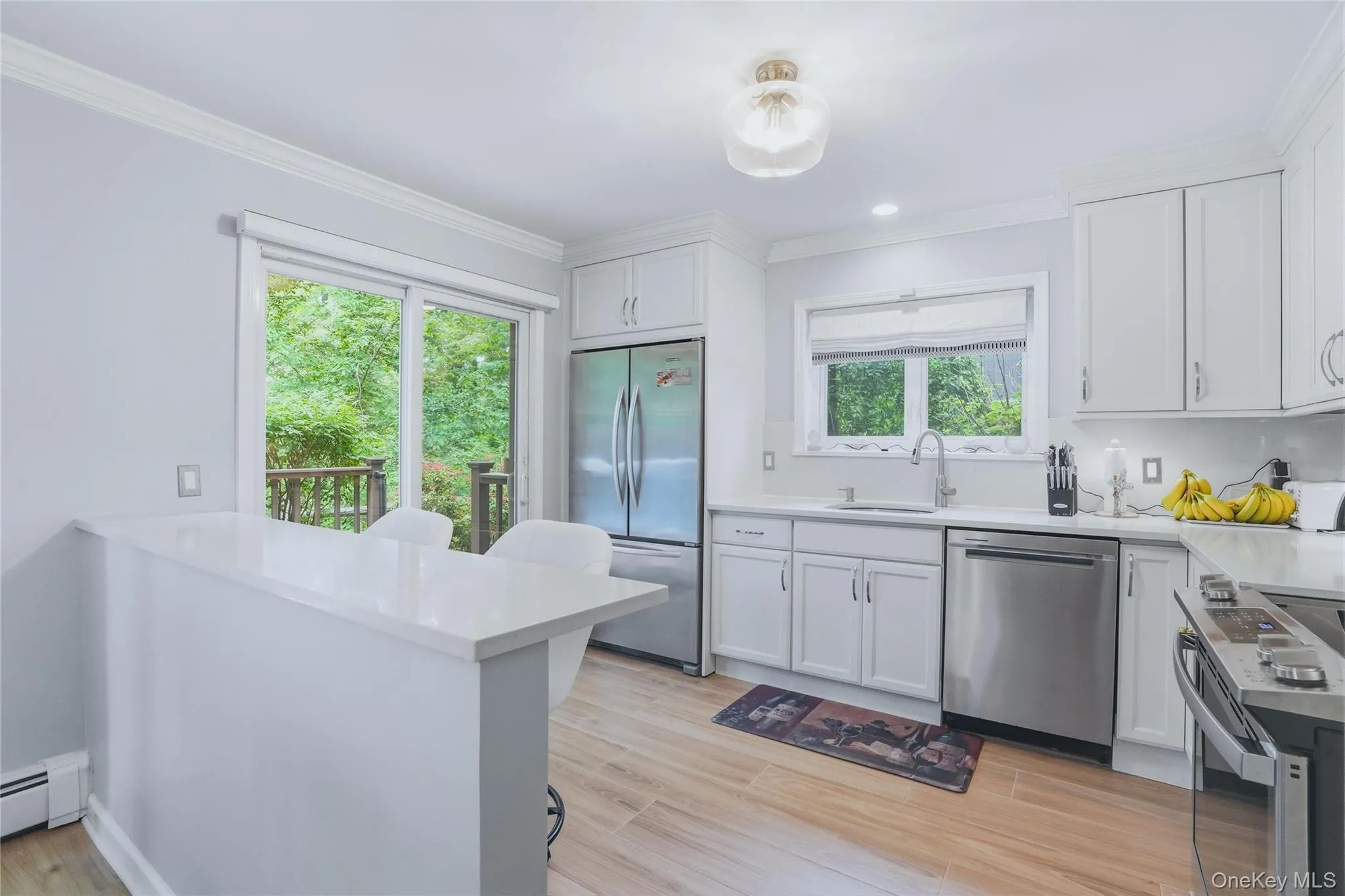 Eat-In-Kitchen Eat-In-Kitchen