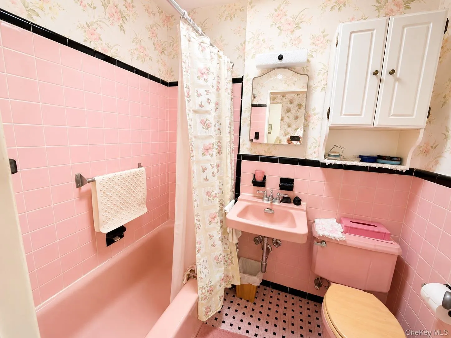 7315 Cook Avenue, New York, NY, 2 Bedrooms Bedrooms, 7 Rooms Rooms,1 BathroomBathrooms,Residential,For Rent,Cook,0,1006888 7315 Cook Avenue, New York, NY, 2 Bedrooms Bedrooms, 7 Rooms Rooms,1 BathroomBathrooms,Residential,For Rent,Cook,0,1006888