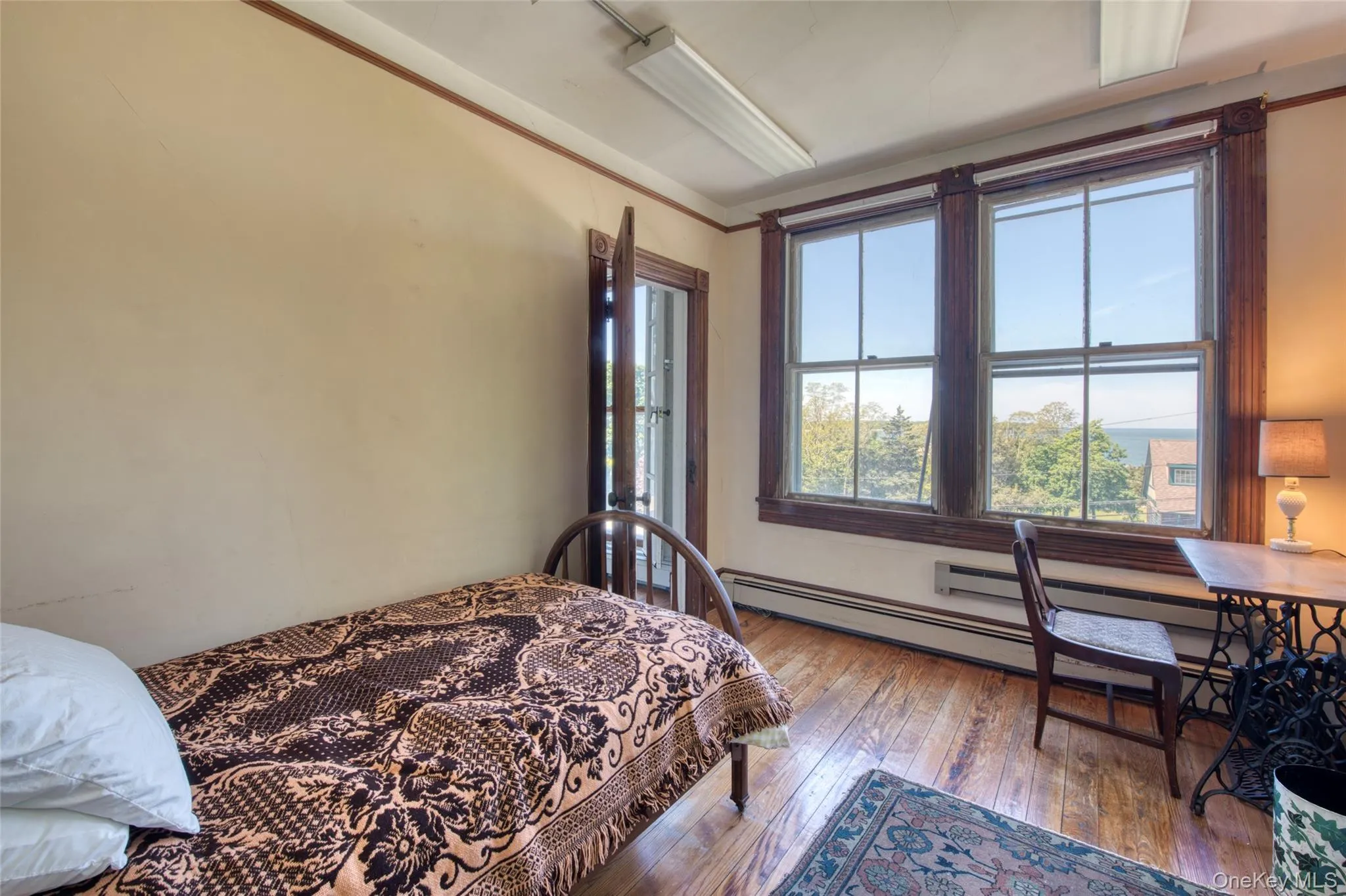 5th bedroom with desk 5th bedroom with desk