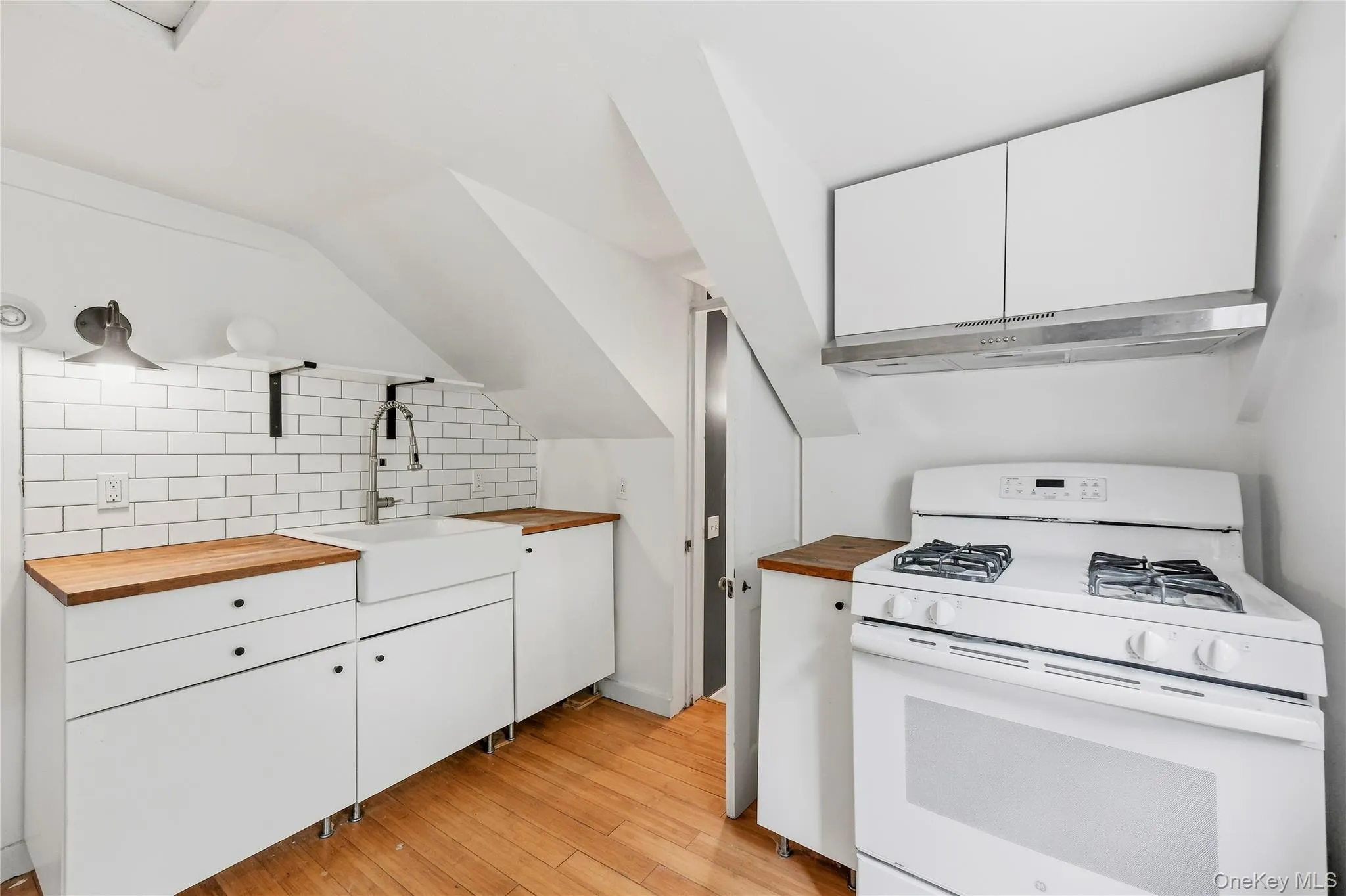 16 Cherry Street, Red Hook, NY, 1 Bedroom Bedrooms, 3 Rooms Rooms,1 BathroomBathrooms,Residential Lease,For Rent,Cherry,0,1006890 16 Cherry Street, Red Hook, NY, 1 Bedroom Bedrooms, 3 Rooms Rooms,1 BathroomBathrooms,Residential Lease,For Rent,Cherry,0,1006890