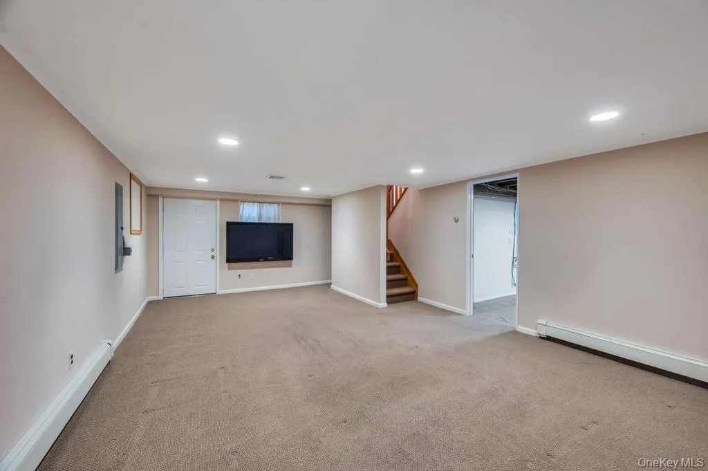 8 Camille Lane, Islip, NY, 3 Bedrooms Bedrooms, 7 Rooms Rooms,2 BathroomsBathrooms,Residential,For Rent,Camille,0,1006895 8 Camille Lane, Islip, NY, 3 Bedrooms Bedrooms, 7 Rooms Rooms,2 BathroomsBathrooms,Residential,For Rent,Camille,0,1006895