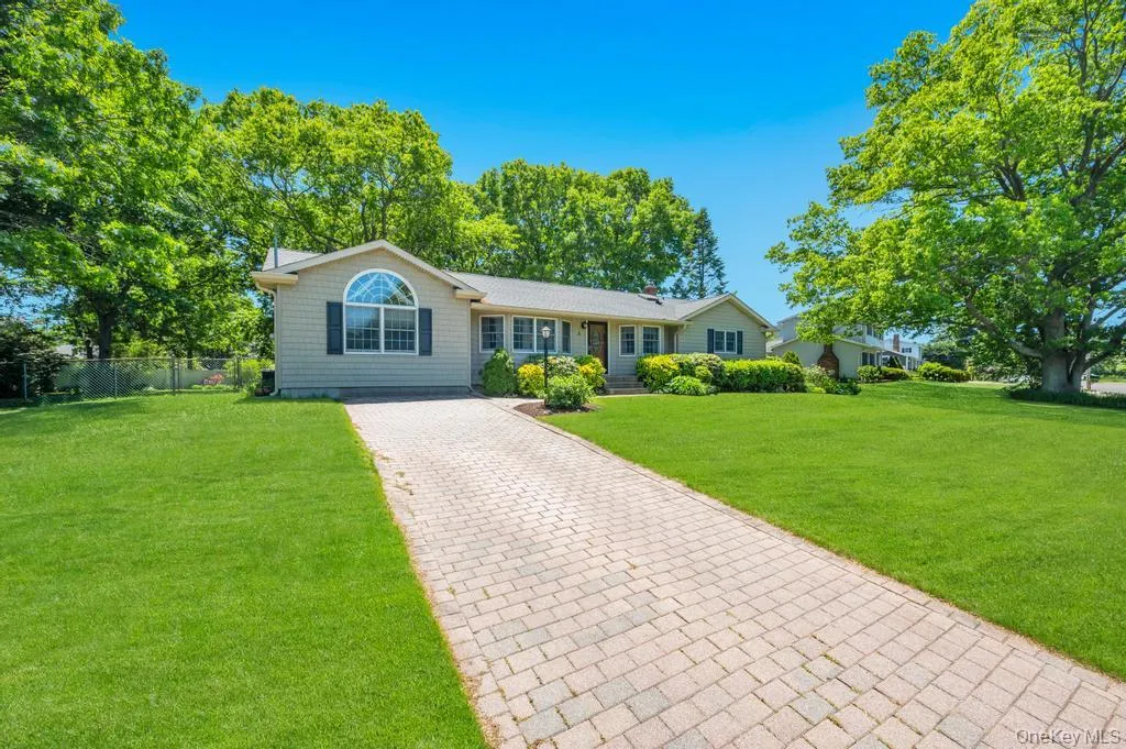 8 Camille Lane, Islip, NY, 3 Bedrooms Bedrooms, 7 Rooms Rooms,2 BathroomsBathrooms,Residential,For Rent,Camille,0,1006895 8 Camille Lane, Islip, NY, 3 Bedrooms Bedrooms, 7 Rooms Rooms,2 BathroomsBathrooms,Residential,For Rent,Camille,0,1006895