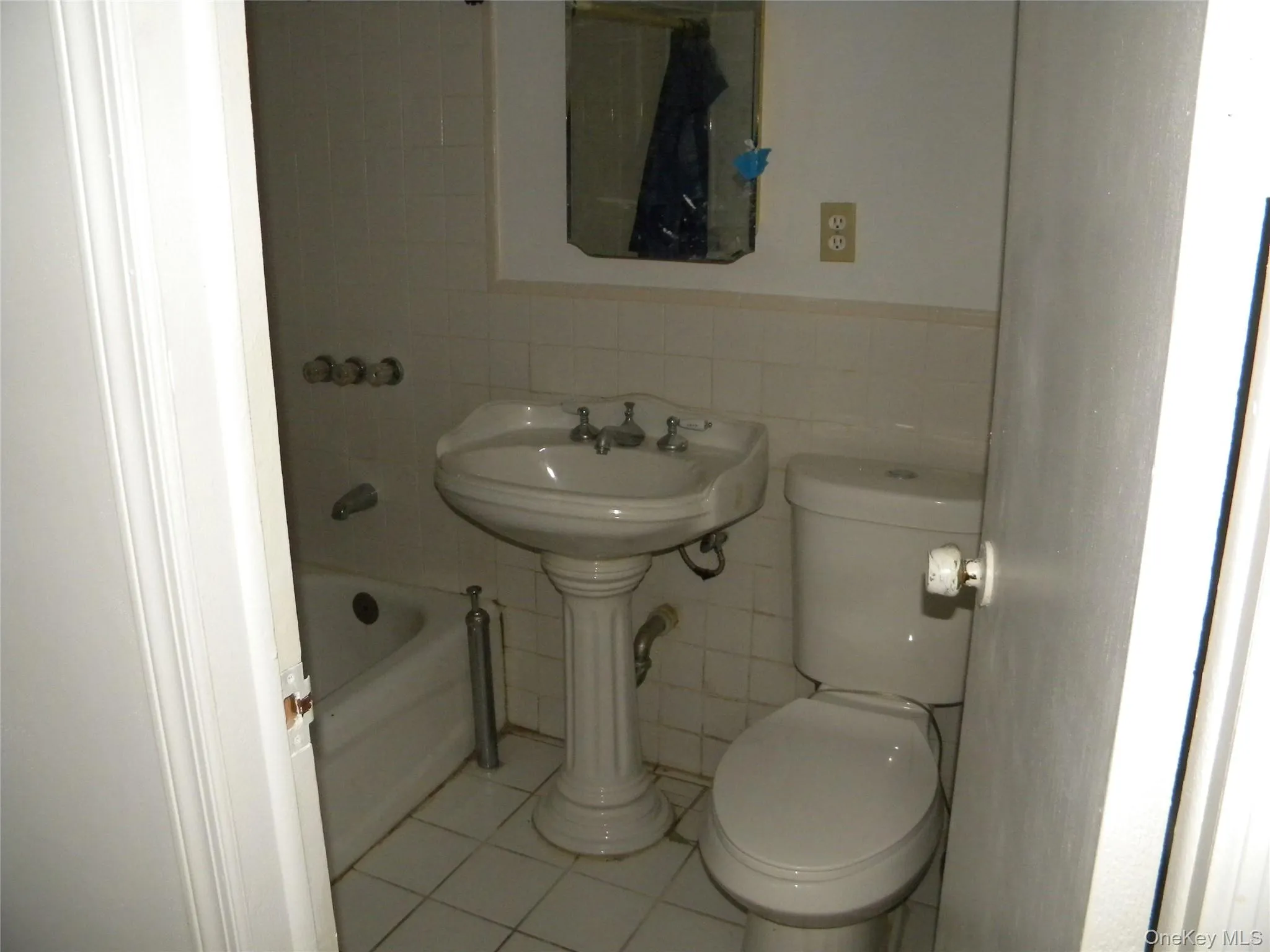 24126 86th Road, New York, NY, 3 Bedrooms Bedrooms, 7 Rooms Rooms,2 BathroomsBathrooms,Residential,For Rent,86th,0,1006898 24126 86th Road, New York, NY, 3 Bedrooms Bedrooms, 7 Rooms Rooms,2 BathroomsBathrooms,Residential,For Rent,86th,0,1006898