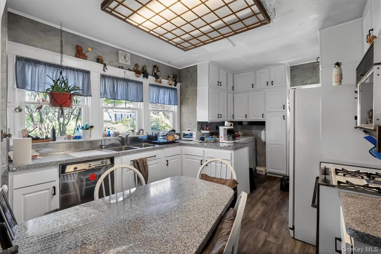 616 Munro Avenue, Mamaroneck, NY, 4 Bedrooms Bedrooms, 9 Rooms Rooms,3 BathroomsBathrooms,Residential,For Rent,Munro,0,1006901 616 Munro Avenue, Mamaroneck, NY, 4 Bedrooms Bedrooms, 9 Rooms Rooms,3 BathroomsBathrooms,Residential,For Rent,Munro,0,1006901