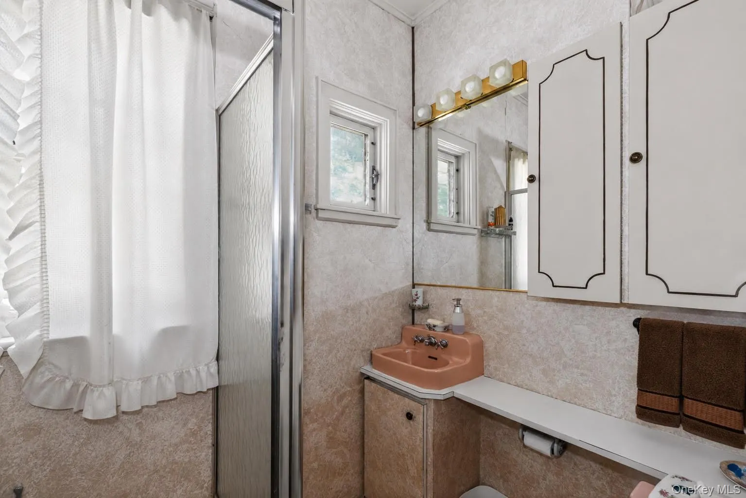 616 Munro Avenue, Mamaroneck, NY, 4 Bedrooms Bedrooms, 9 Rooms Rooms,3 BathroomsBathrooms,Residential,For Rent,Munro,0,1006901 616 Munro Avenue, Mamaroneck, NY, 4 Bedrooms Bedrooms, 9 Rooms Rooms,3 BathroomsBathrooms,Residential,For Rent,Munro,0,1006901