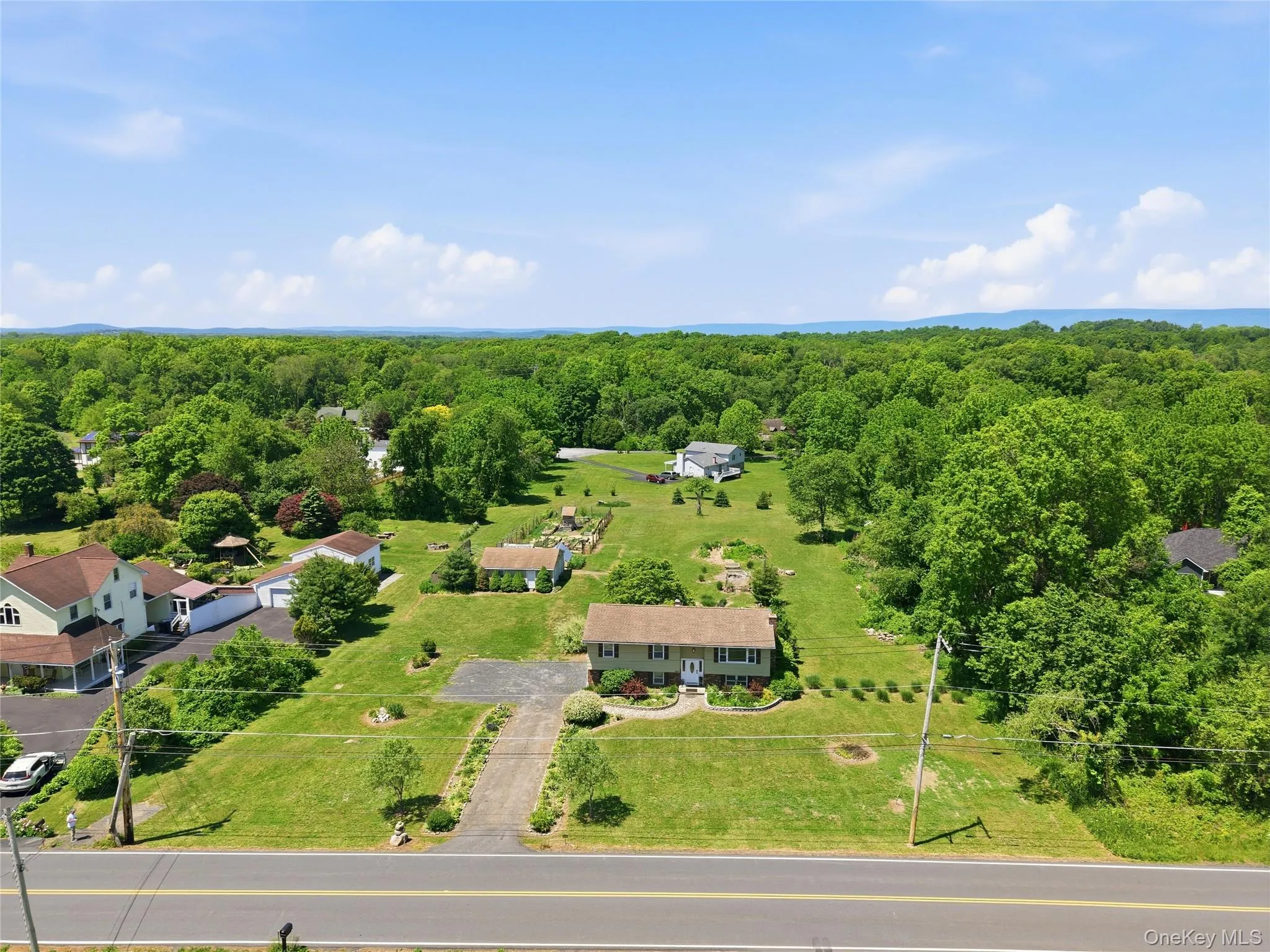 347 Plains Road, Shawangunk, NY, 3 Bedrooms Bedrooms, 7 Rooms Rooms,1 BathroomBathrooms,Residential,For Rent,Plains,0,1006902 347 Plains Road, Shawangunk, NY, 3 Bedrooms Bedrooms, 7 Rooms Rooms,1 BathroomBathrooms,Residential,For Rent,Plains,0,1006902