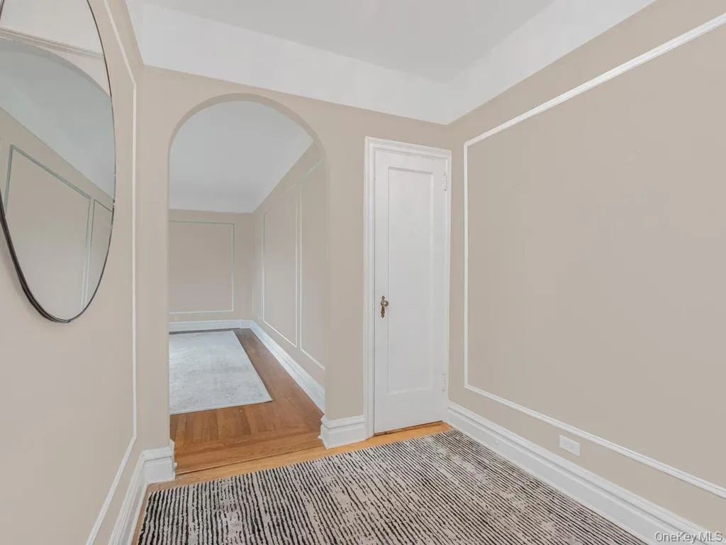 Lovely Spacious Entry Lovely Spacious Entry