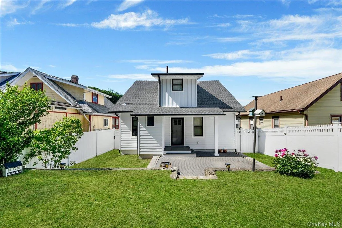 925 Reynolds Street, Peekskill, NY, 3 Bedrooms Bedrooms, 7 Rooms Rooms,1 BathroomBathrooms,Residential,For Rent,Reynolds,0,1006922 925 Reynolds Street, Peekskill, NY, 3 Bedrooms Bedrooms, 7 Rooms Rooms,1 BathroomBathrooms,Residential,For Rent,Reynolds,0,1006922