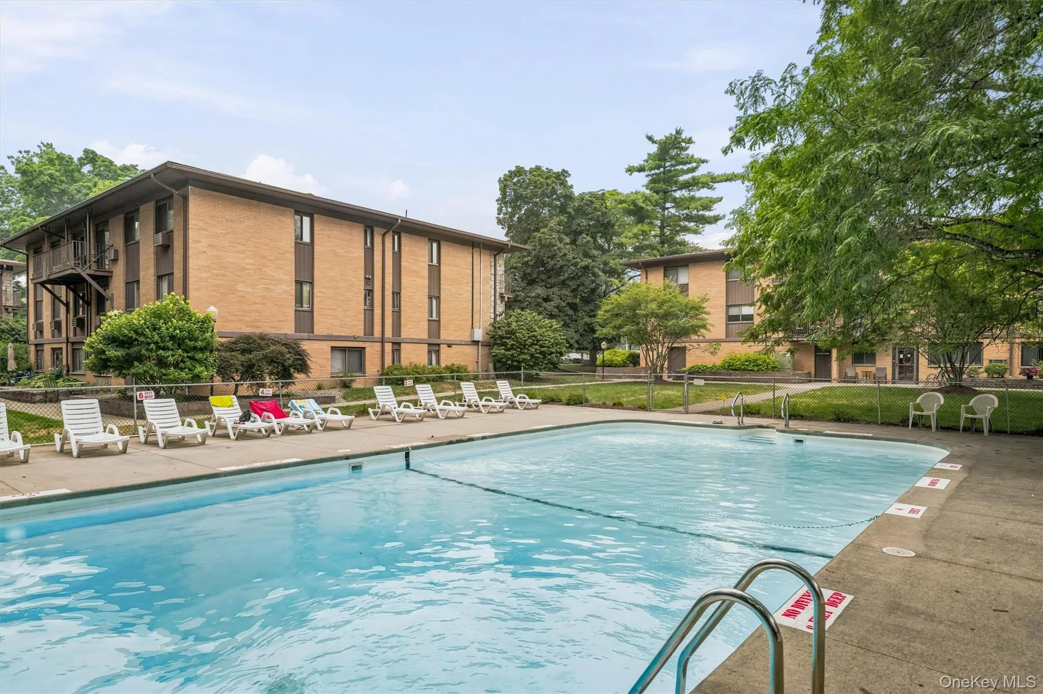 Community pool only a couple minutes away. Community pool only a couple minutes away.